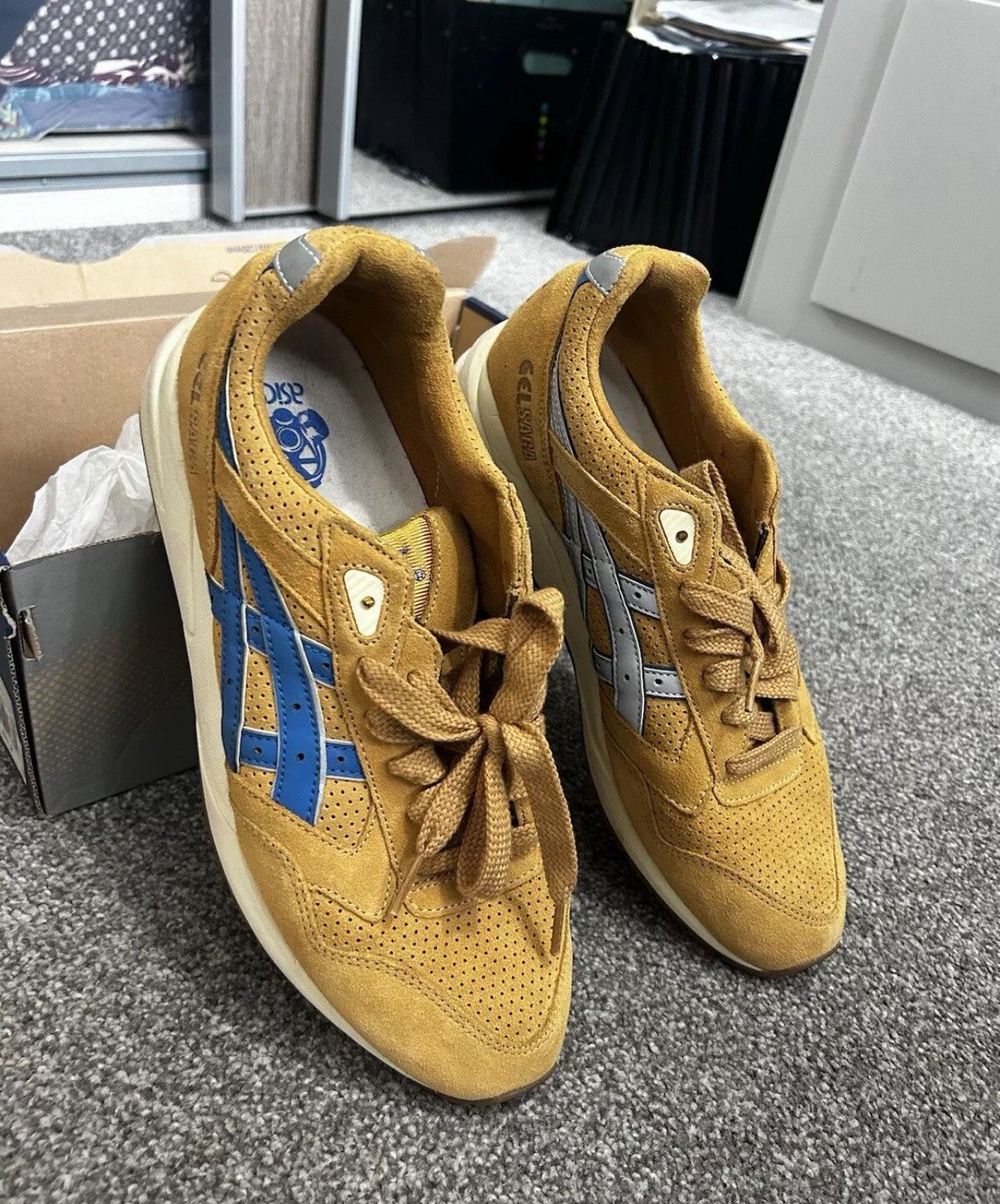 Asics Asics Foot Patrol Gel Saga 2012 Authentic. Uk Size 8. Size US 9 / EU 42 - 2 Thumbnail