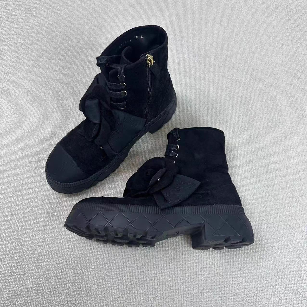 Chanel Chanel suede Camellia platform shoes EUR39 MINT Size US 8 / IT 38 - 1 Thumbnail
