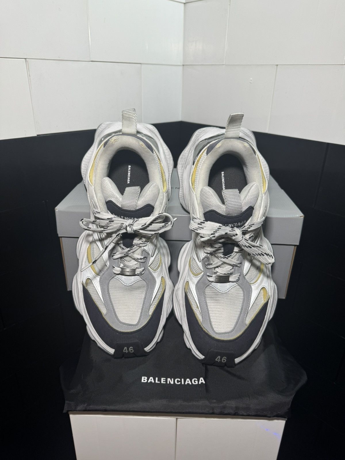 Balenciaga Balenciaga Cargo Black/White Size 46 (US13) Size US 13 / EU 46 - 7 Thumbnail