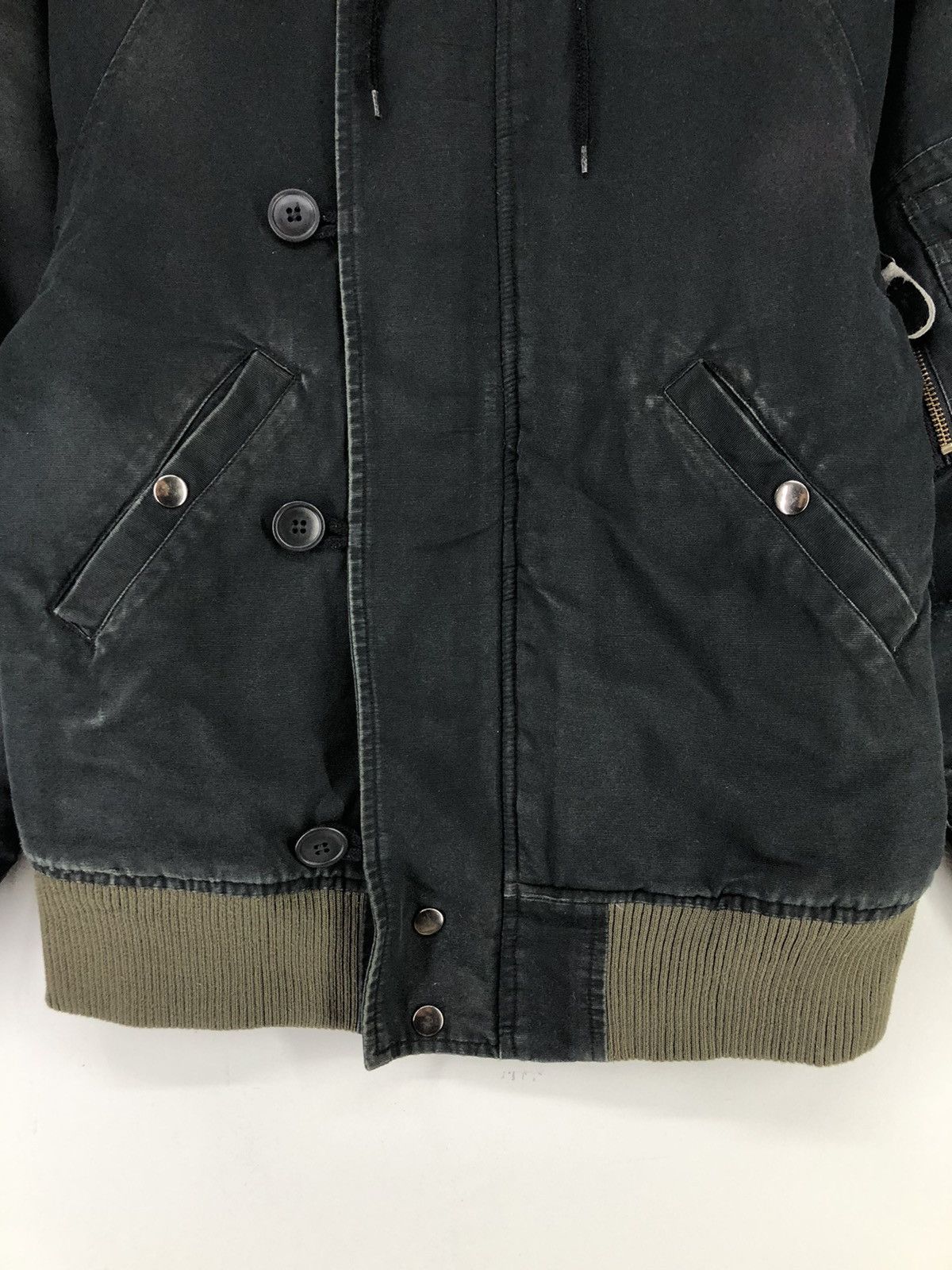 Avirex Vintage Avirex Extreme Cold Weather Distressed Bomber Jacket Size US S / EU 44-46 / 1 - 21 Thumbnail