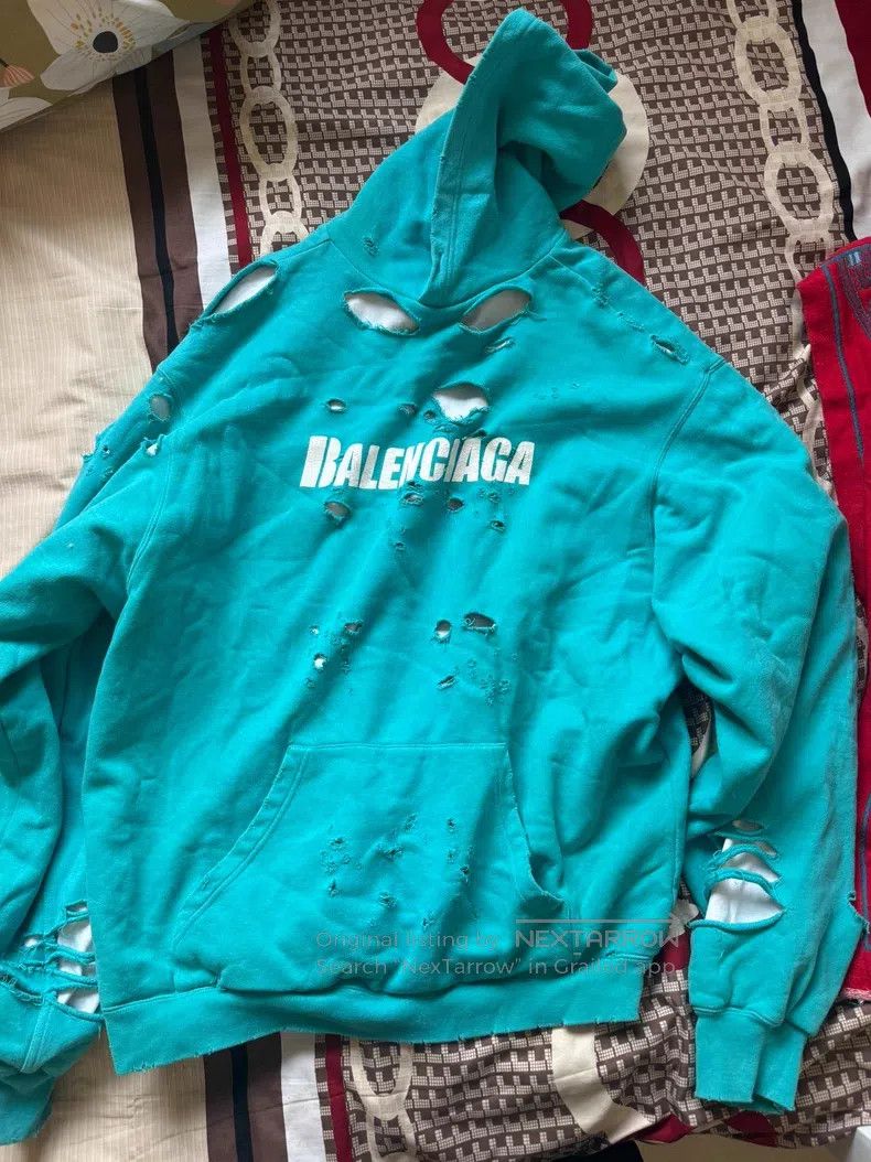 Balenciaga Balenciaga Letter print ripped hooded sweater Size US XXS / EU 40 - 1 Thumbnail