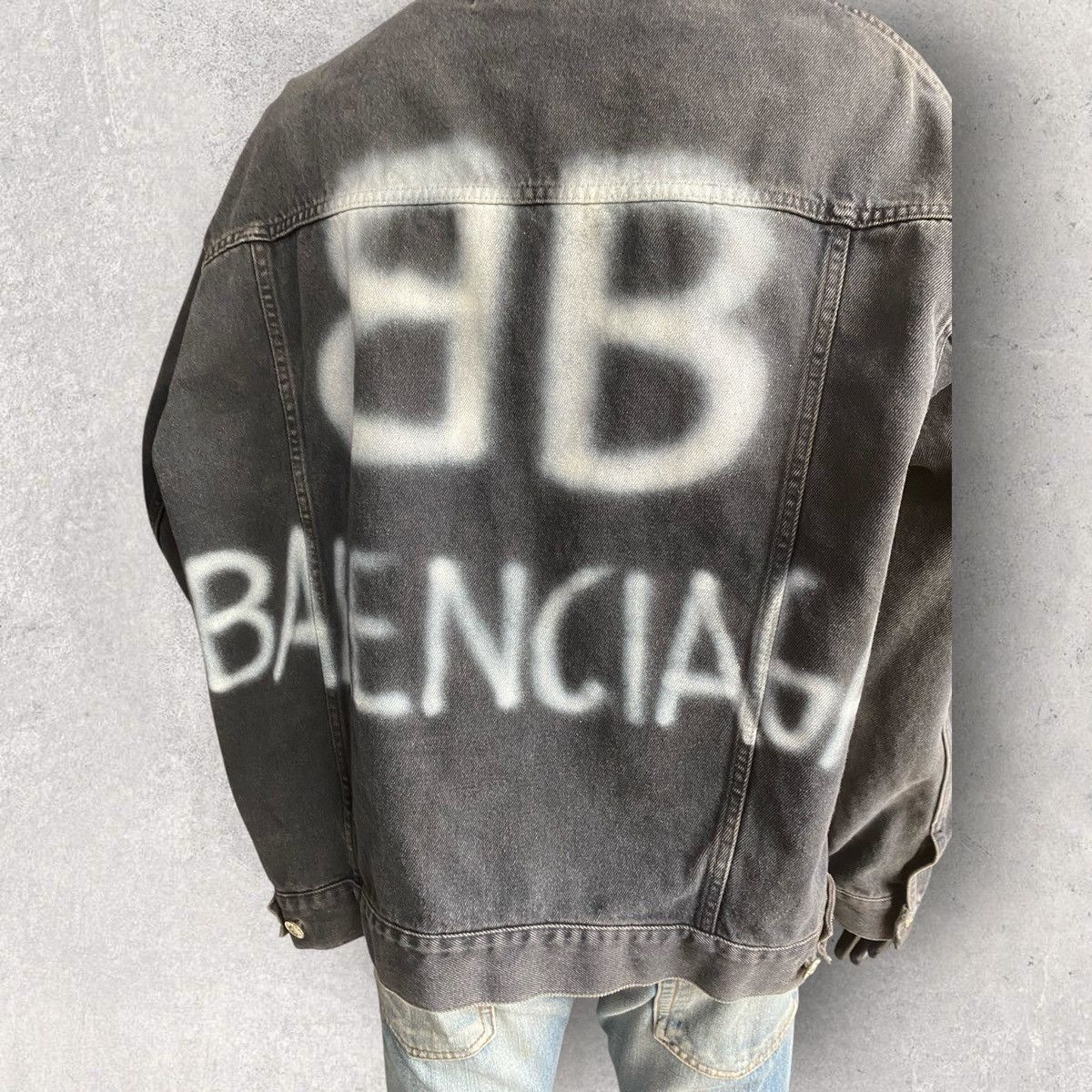 Balenciaga Balenciaga Logo Spray Oversize Trucker Denim Jacket Size US S / EU 44-46 / 1 - 2 Thumbnail