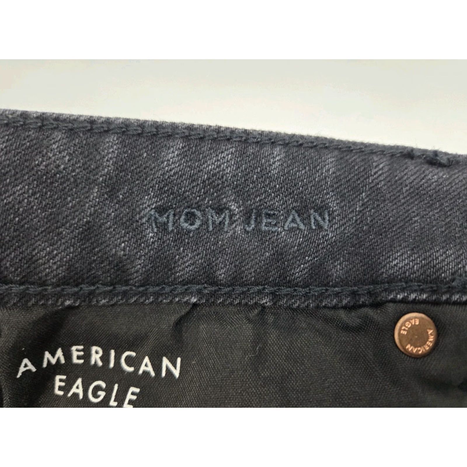American Eagle Outfitters VINTAGE NWT American Eagle Strigid Super High Rise Destroyed Blk Mom Jean Size 2 #8084 Size 26" / US 2 / IT 38 - 6 Thumbnail