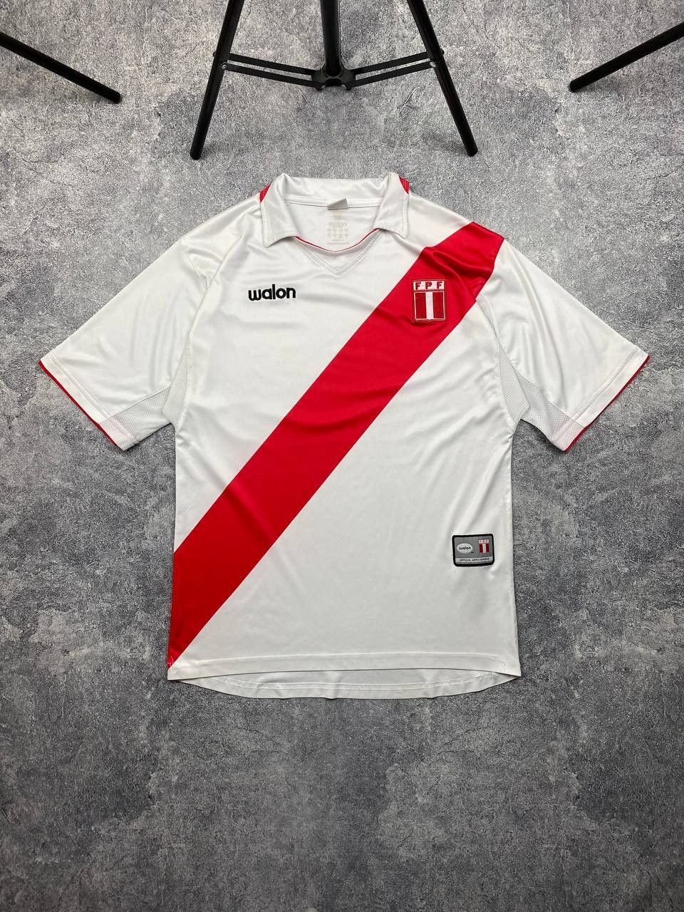 Vintage Vintage Peru Home Football Shirt 2004-2006 Walon Jersey Size US L / EU 52-54 / 3 - 1 Thumbnail