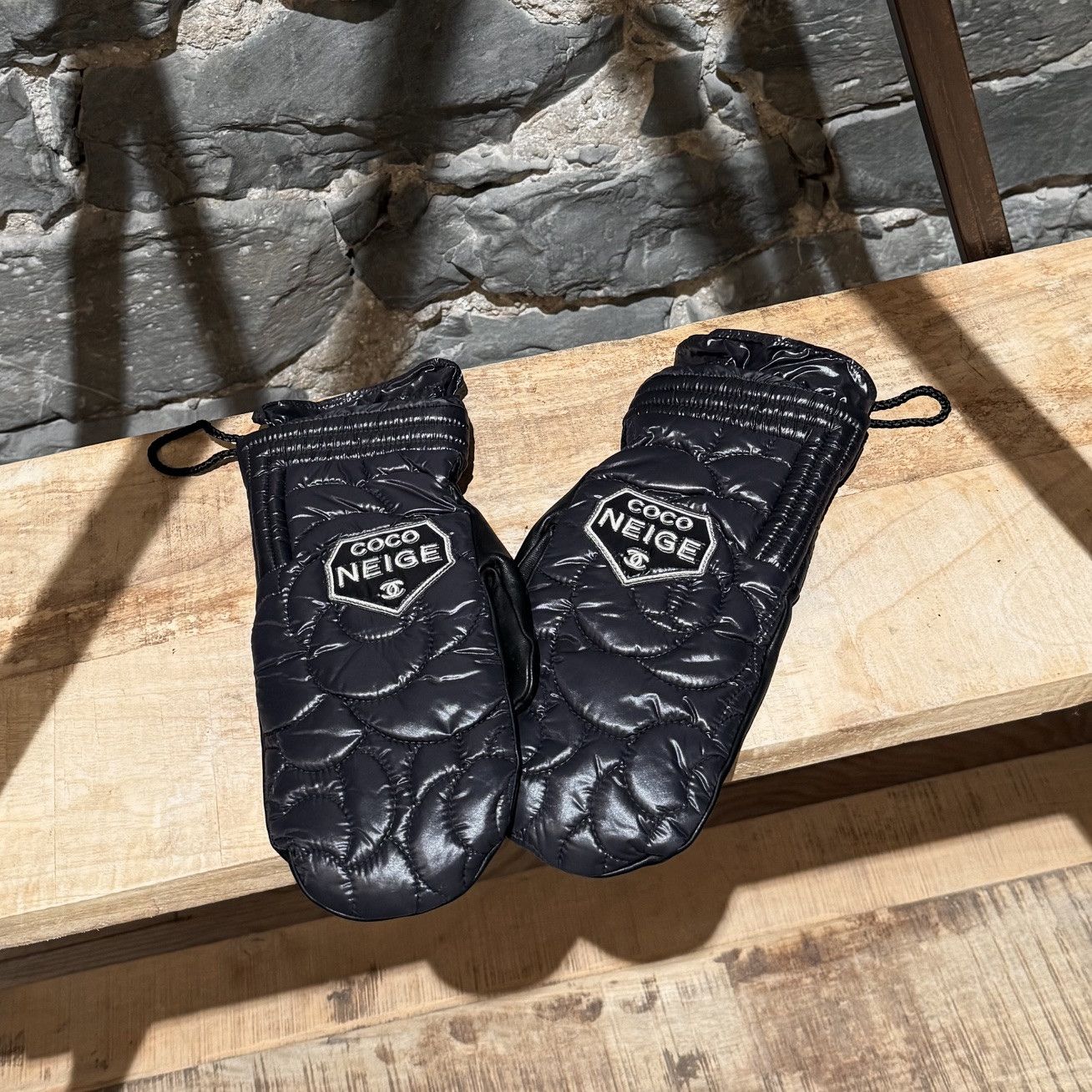 Chanel Chanel 2018 Quilted Coco Neige Mittens - Size 8 Size ONE SIZE - 1 Thumbnail