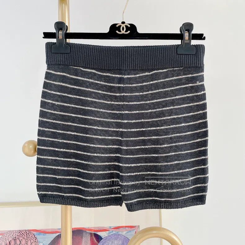 Brunello Cucinelli Brunello Cucinelli size S Black striped sequin knit shorts Size 24" / US 00 / IT 34 - 1 Thumbnail