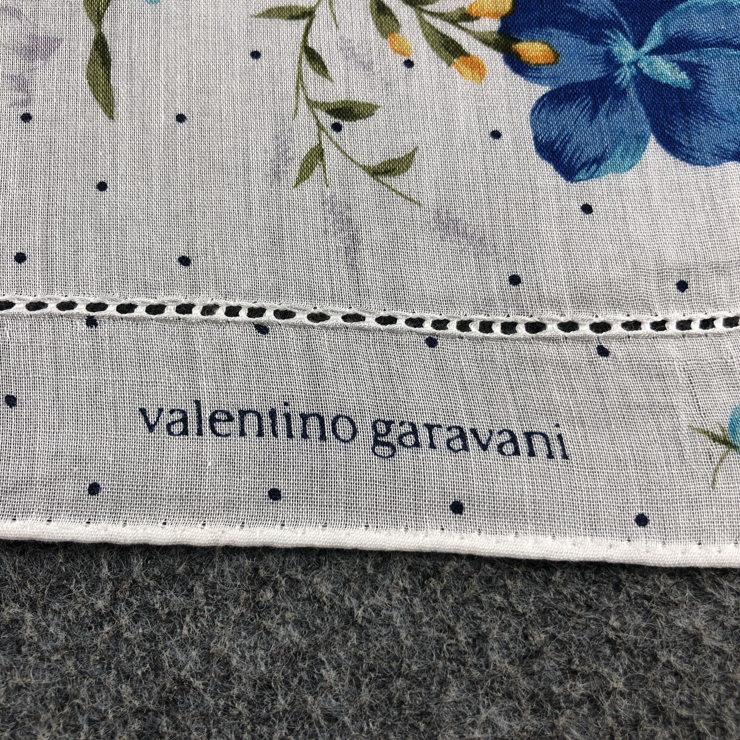 Vintage ValenTINO GarAVANI Handkerchief Neckerchief Bandana H2686 Size ONE SIZE - 4 Thumbnail