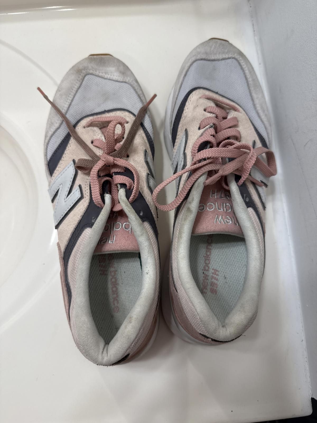 New Balance New Balance Men's Sneakers in Pink, Gray, and Black Size US 9 / EU 42 - 3 Thumbnail