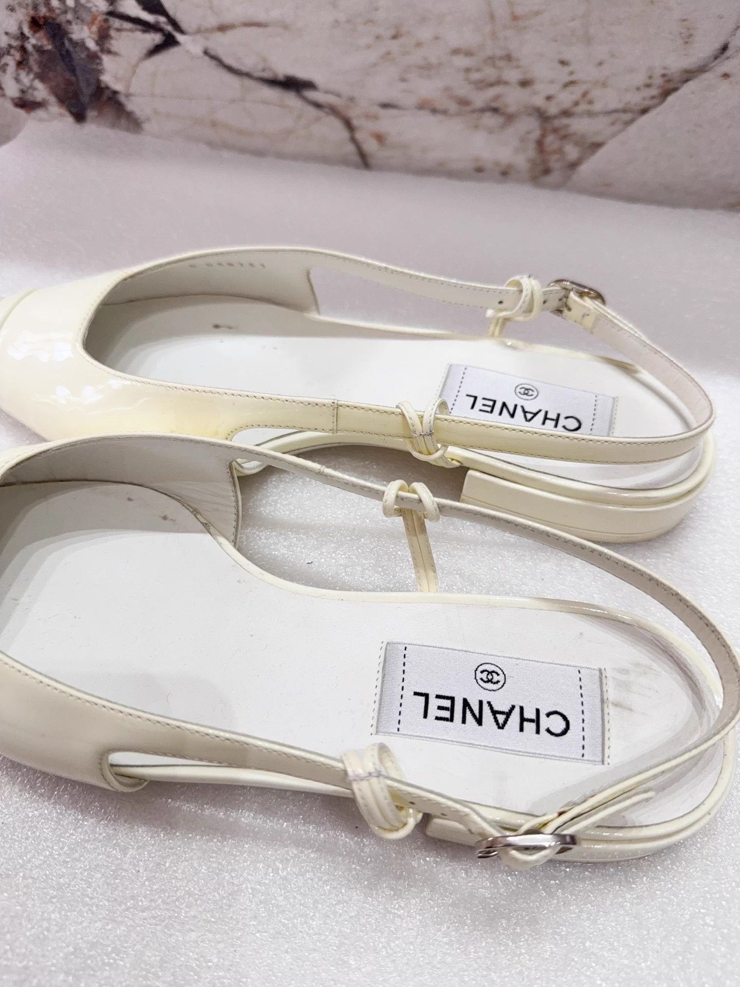 Chanel Chanel Snow White Pumps 39 Like New Size US 8.5 / IT 38.5 - 3 Thumbnail