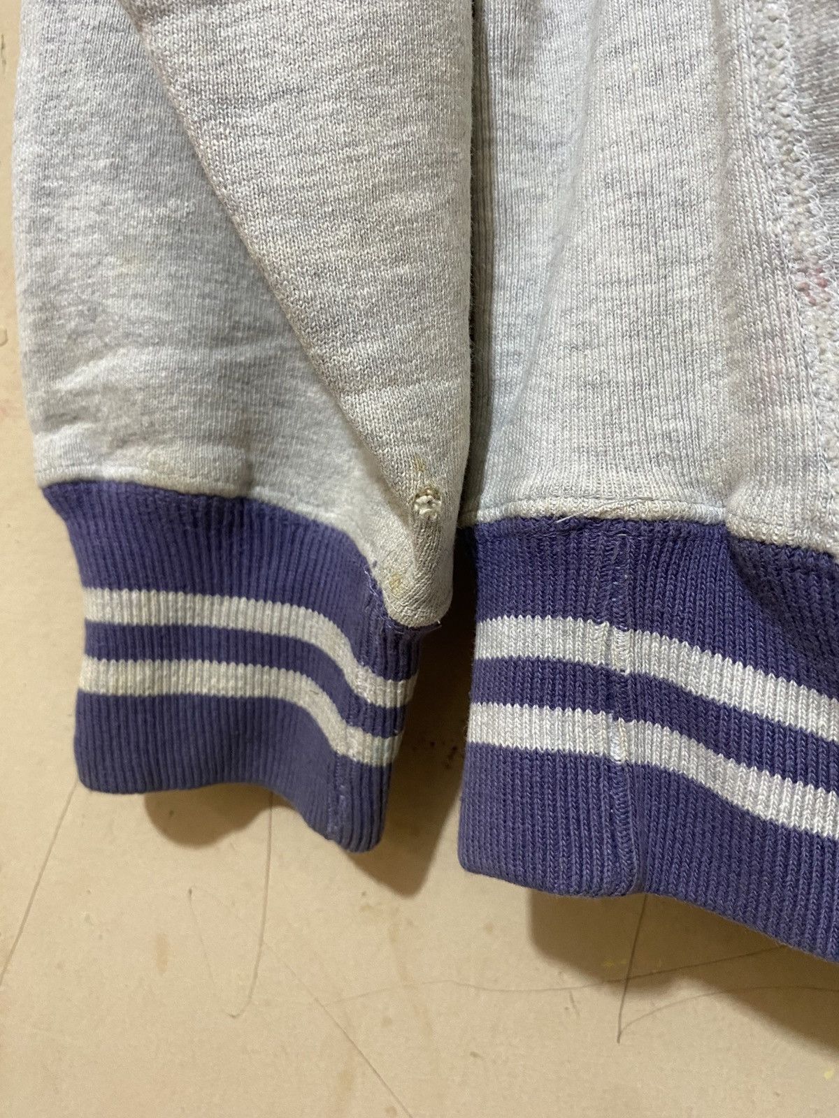 Champion 80s Vintage Champion Reverse Weave Big Logo Sweatshirt Size US L / EU 52-54 / 3 - 12 Thumbnail
