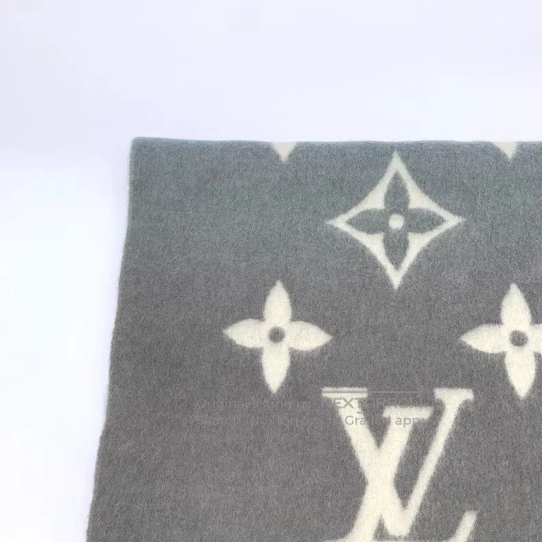 Louis Vuitton Louis Vuitton Gradient color logo large flower full print Size ONE SIZE - 3 Thumbnail