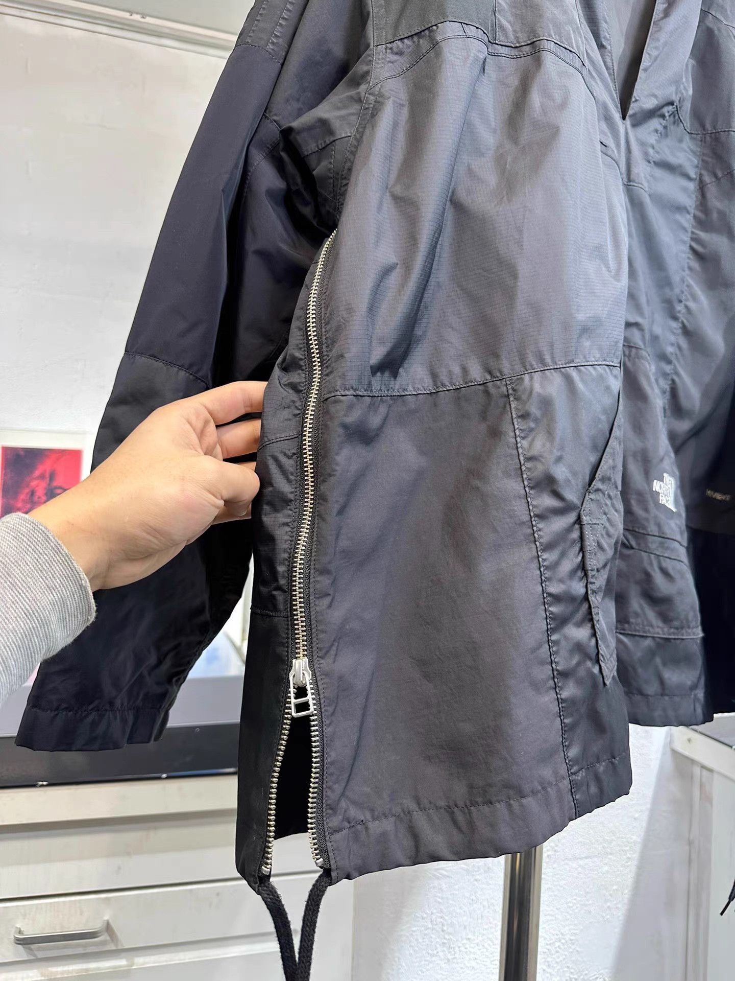 The North Face White Lightweight Jacket with Zip Pockets Size US M / EU 48-50 / 2 - 3 Thumbnail