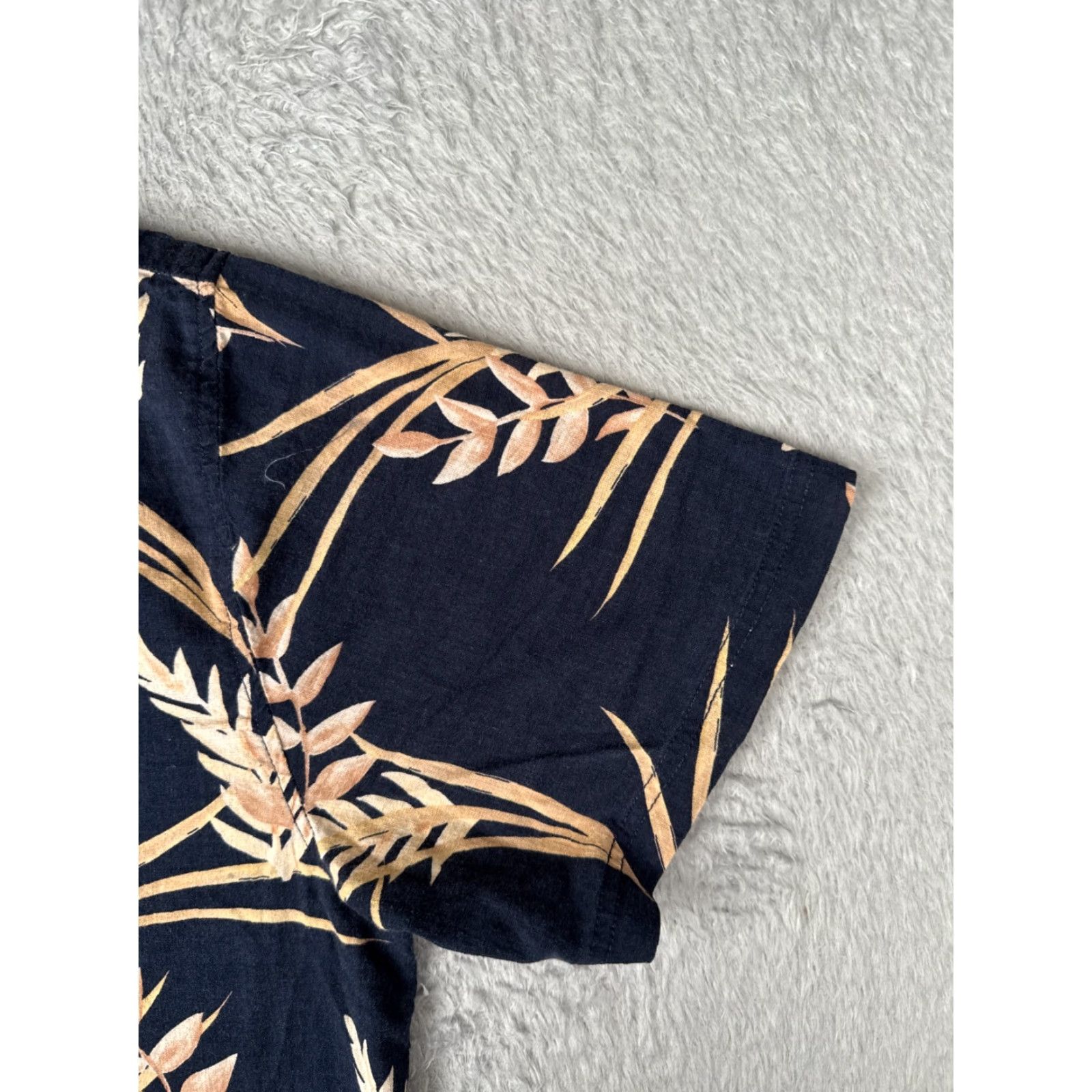 Lapointe Seapointe Men Shirt 2XL Floral Blue Beige Hawaiian Button-Up Aloha Beach Vacation Lightweight Polyester Blend Size US XXL / EU 58 / 5 - 2 Thumbnail