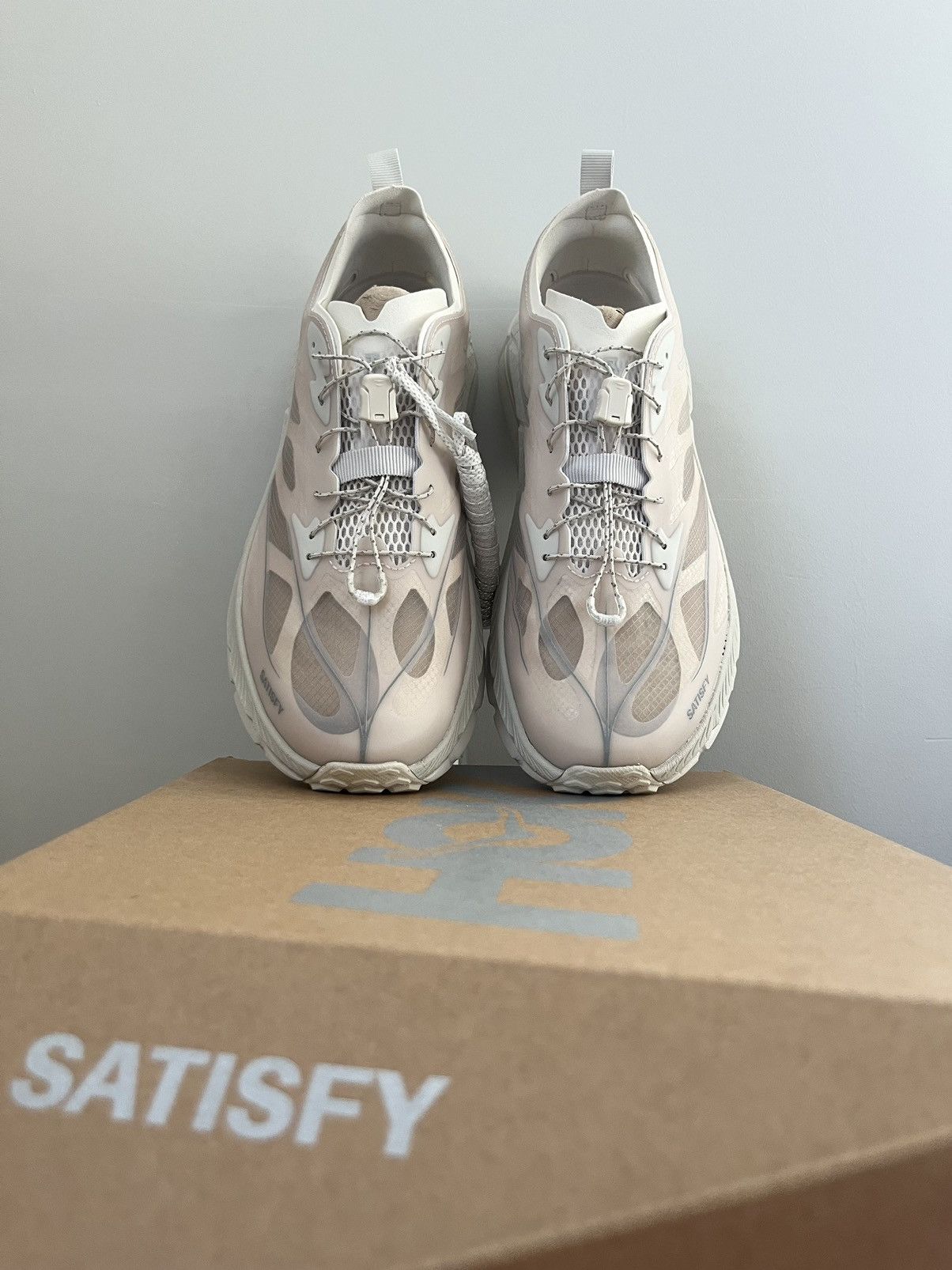 Hoka × Satisfy Hoka One One x Satisfy Mafate Speed 4 Lite Bone Size US 10.5 / EU 43-44 - 8 Thumbnail
