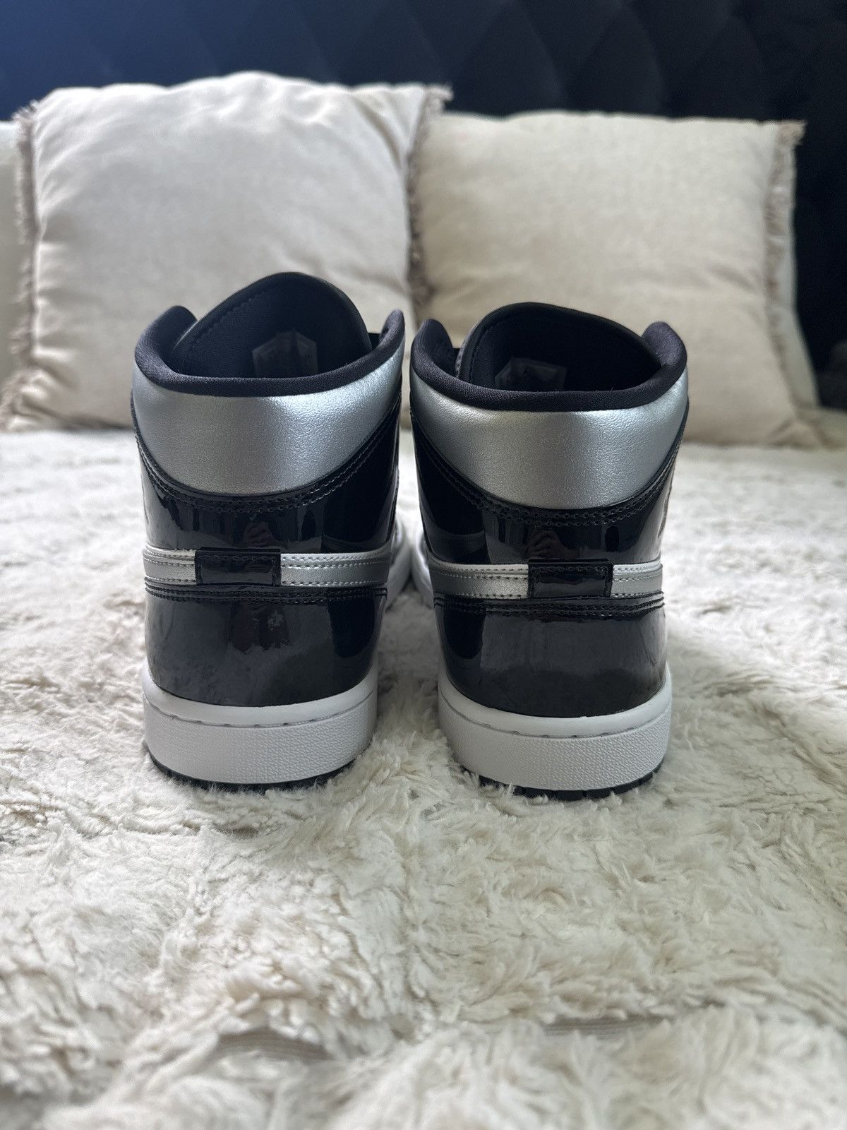 Nike Nike jordan 1 mids size 10 Size US 10 / EU 43 - 4 Thumbnail