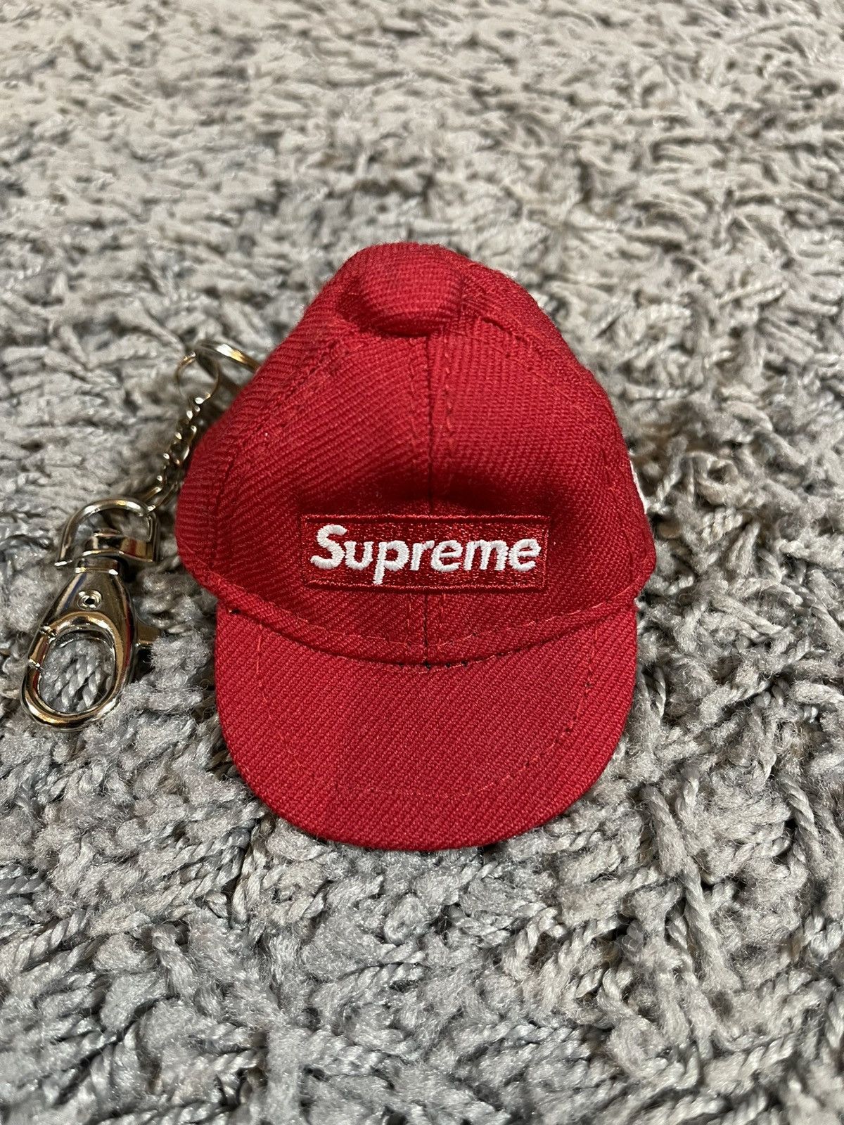 New Era × Supreme 2014FW Supreme New Era Cap Hat Keychain Red Rare Size ONE SIZE - 2 Thumbnail