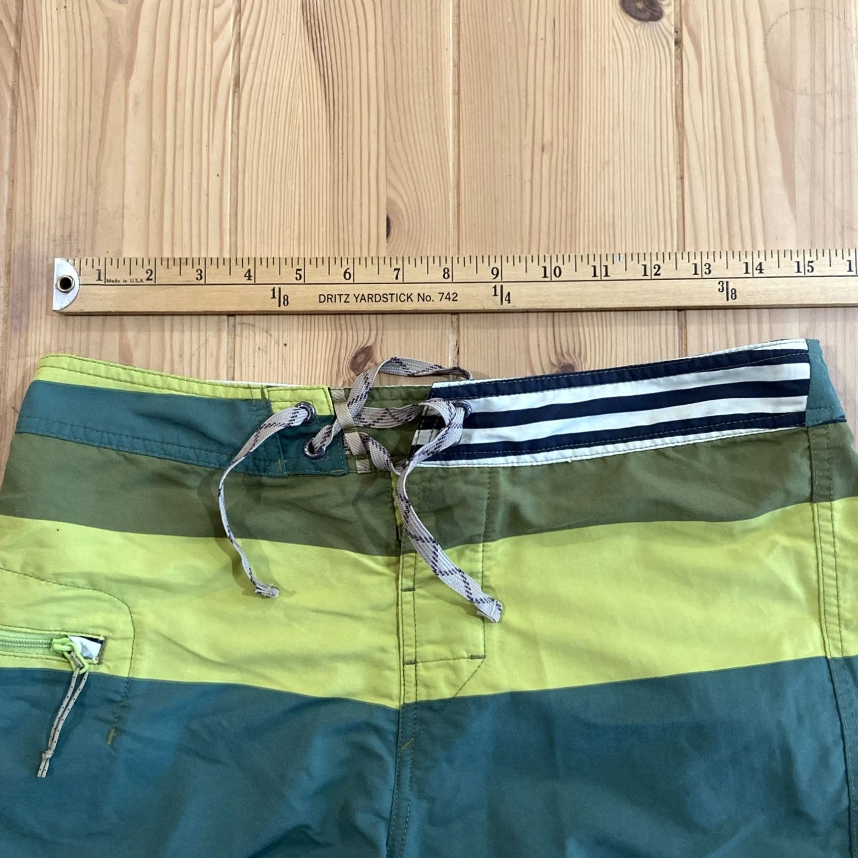 Patagonia PATAGONIA Boardshorts Green 19-inch Stretch Planing Sz-30 Men XS? No, size 30, Regular Size US 30 / EU 46 - 4 Thumbnail