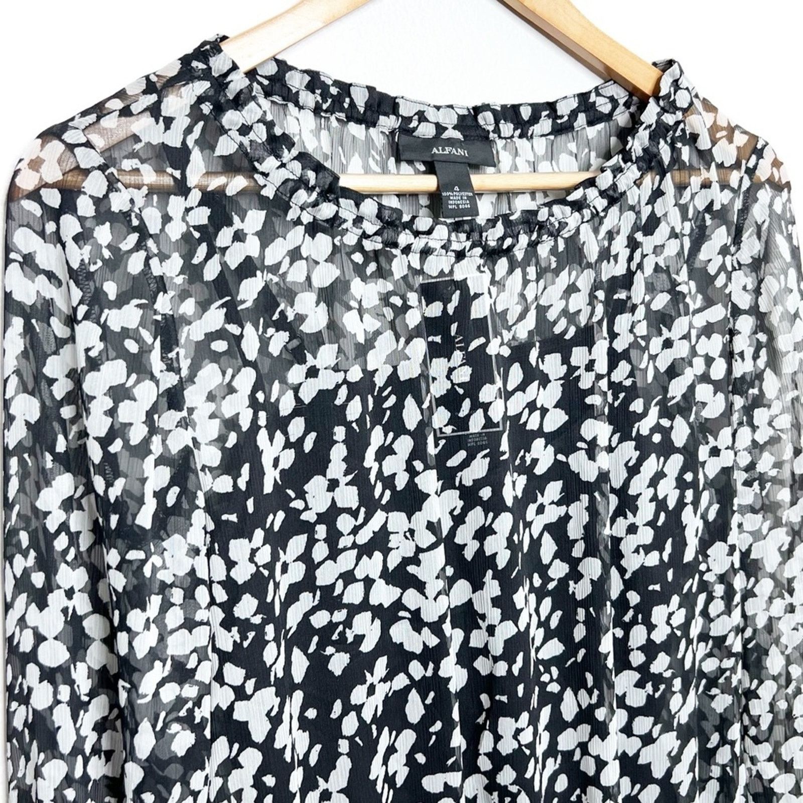 Alfani New with Tag Alfani Women's Floral Long Sleeve Ruffle Blouse Size S / US 4 / IT 40 - 6 Thumbnail