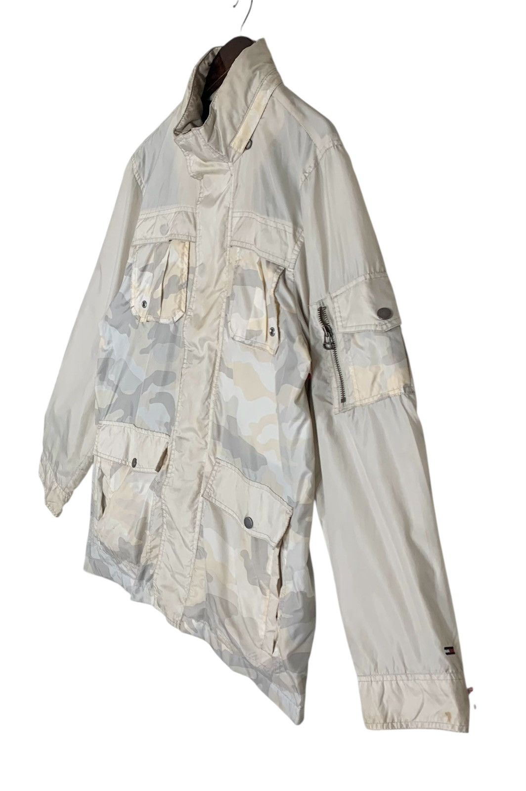 Tommy Hilfiger Vintage Tommy Hilfiger JapaneseBrand Outdoor Light Jacket Size US M / EU 48-50 / 2 - 4 Thumbnail