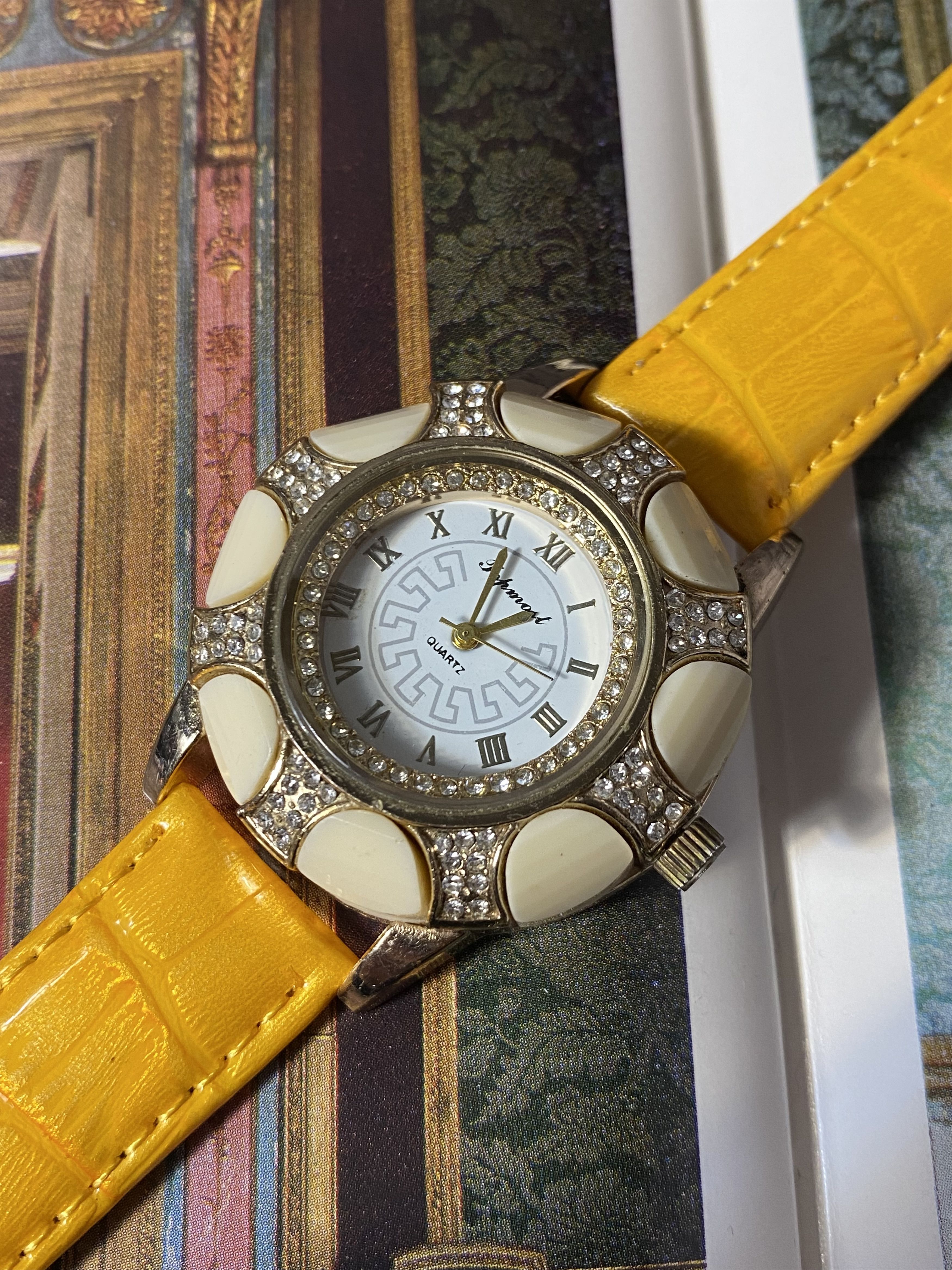 Japanese Brand × Jewelry × Vintage Women’s Watch with Yellow Strap - Elegance Size ONE SIZE - 4 Thumbnail
