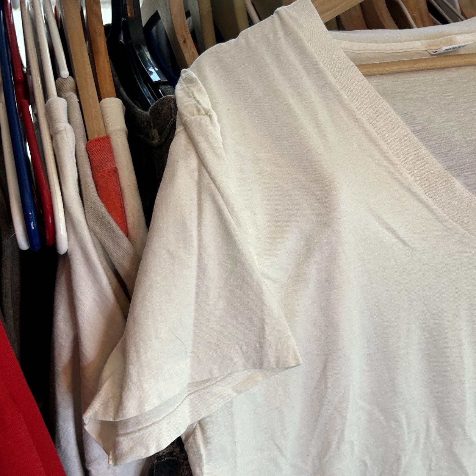 Hanes Vintage Worn Hanes Vneck Single Stitch T-Shirt XL Size US XL / EU 56 / 4 - 2 Thumbnail