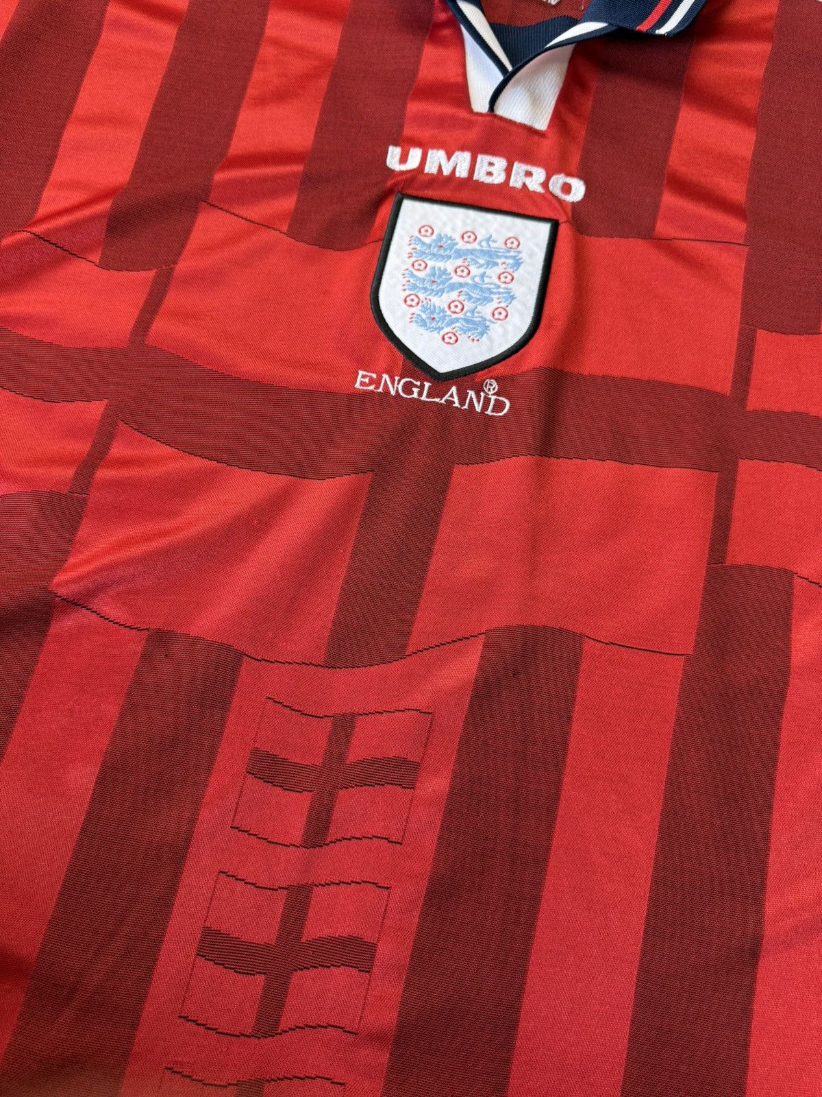 Umbro ENGLAND UMBRO 1997 1998 AWAY VINTAGE FOOTBALL JERSEY SHIRT Size US L / EU 52-54 / 3 - 18 Thumbnail