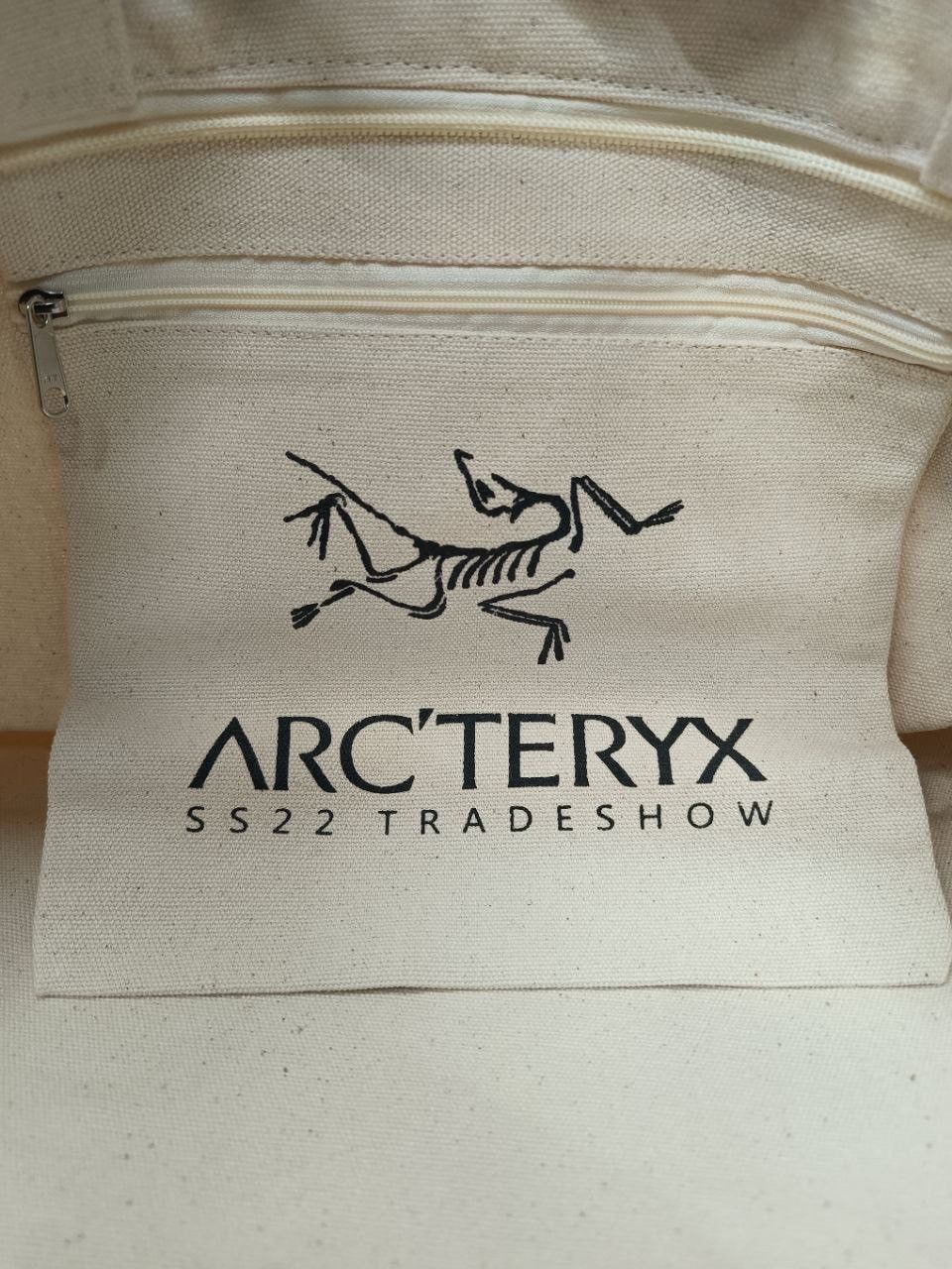 Arc'teryx ARC'TERYX TRADESHOW SS22 TOTE BAG LIMITED EVENT PIECE Size ONE SIZE - 5 Thumbnail