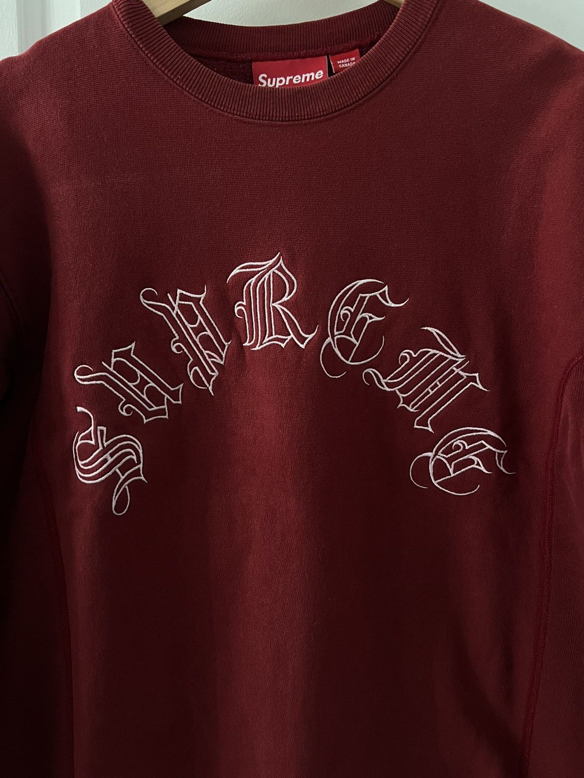 Supreme FW 2001 Supreme Gothic Logo Crewneck Size US M / EU 48-50 / 2 - 2 Thumbnail