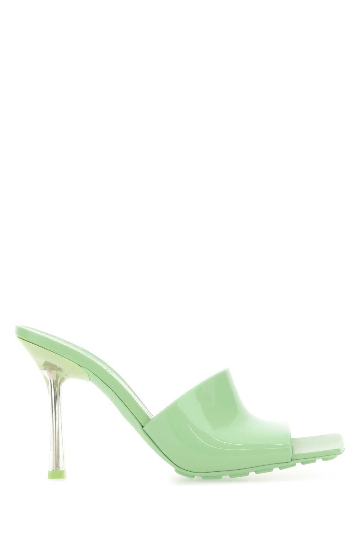 o1n1vont1024 Stretch Sandals in Green