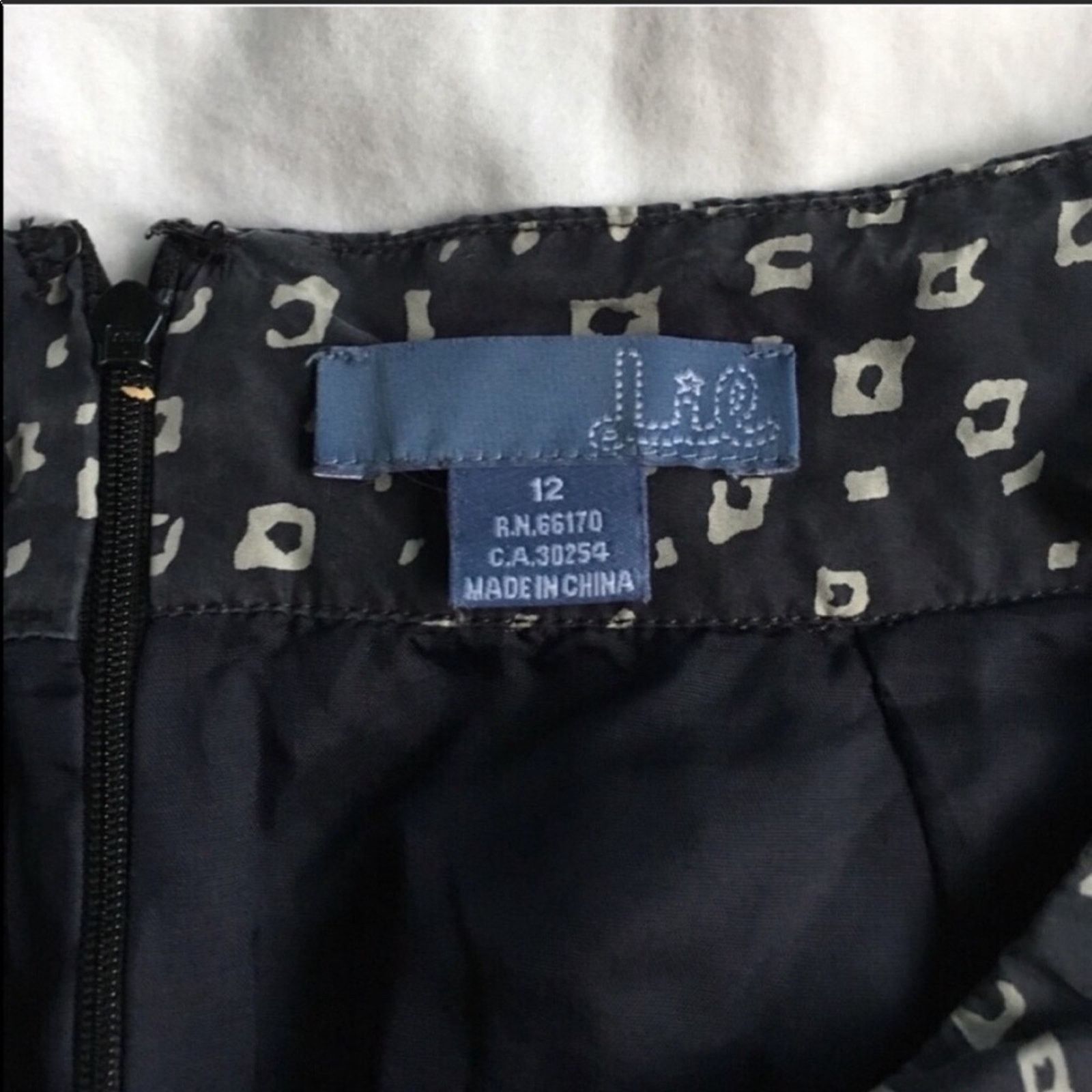 Anthropologie ANTHROPOLOGIE Lil' Silk Grey Navy White Printed Mini Skirt Size 34" / US 12 / IT 48 - 6 Thumbnail