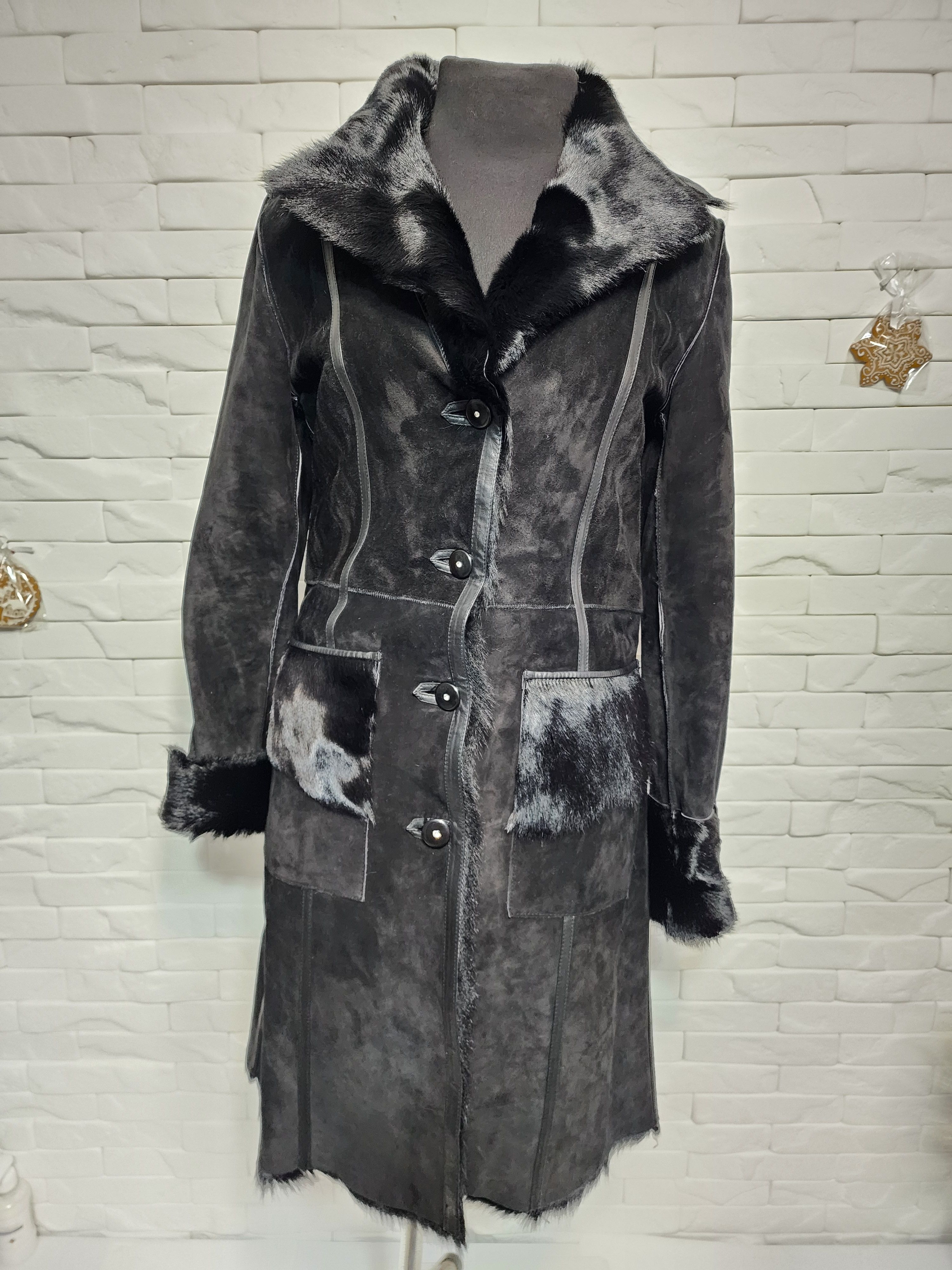 Furla Long Black Fur Two-Sided Women's Coat: Velvet Finish Size S / US 4 / IT 40 - 1 Thumbnail