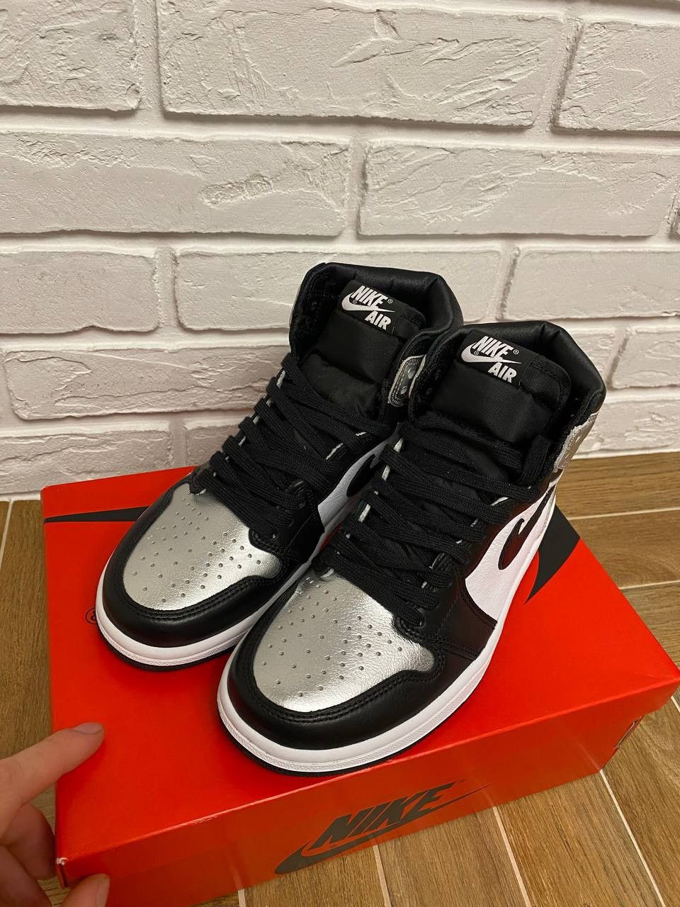 Jordan Brand Nike Jordan 1 Retro High Silver Toe (W) CD0461-001 Size US 6.5 / IT 36.5 - 3 Thumbnail