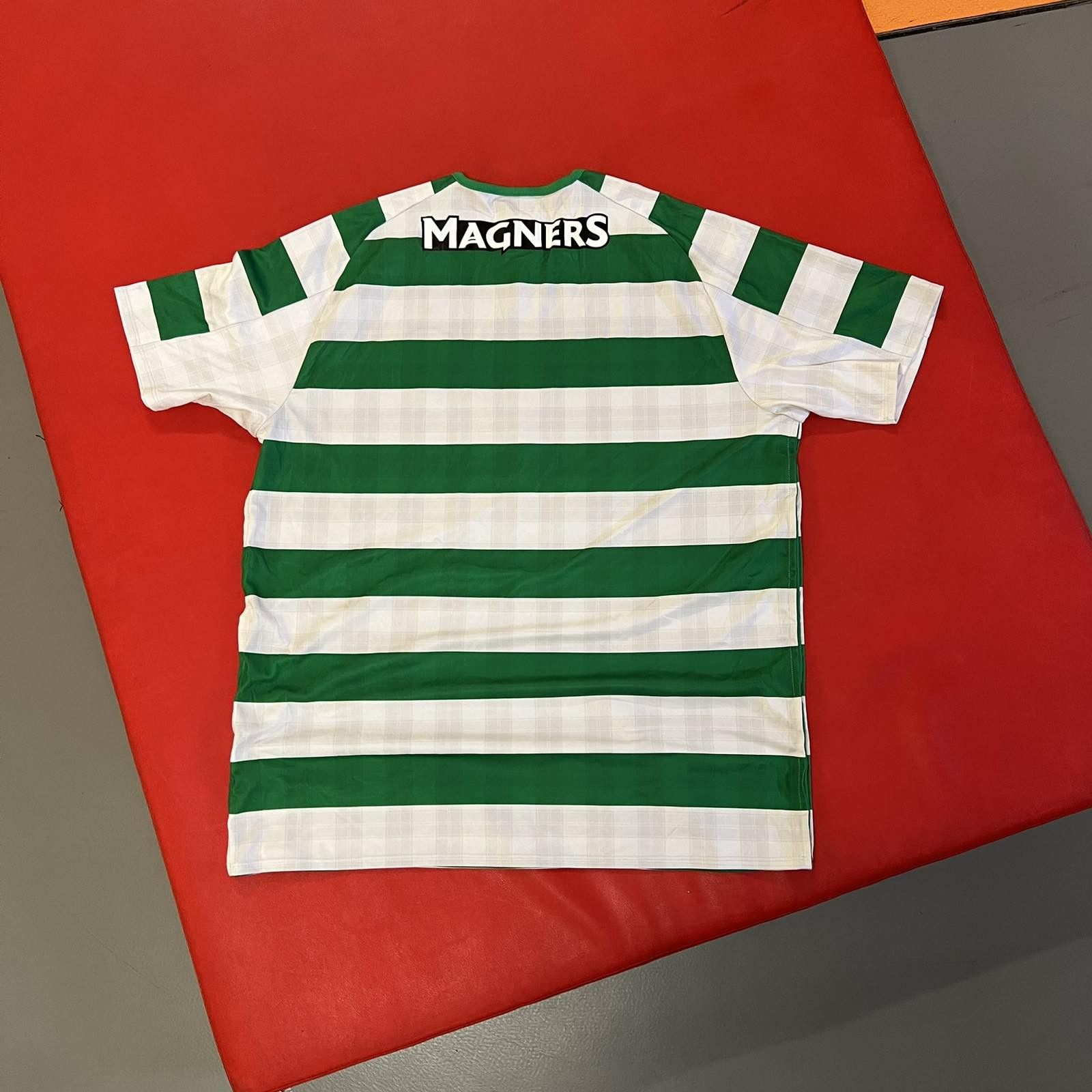 New Balance Rare Celtic New Balance soccer jersey Sz L Size US XL / EU 56 / 4 - 2 Thumbnail