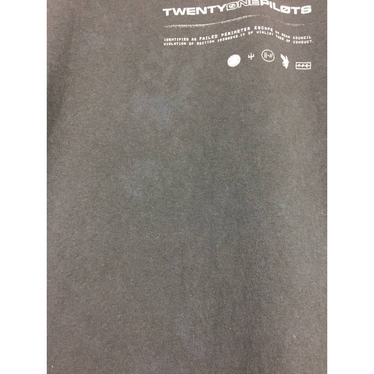 Band Tees × Vintage Vtg Y2K Twenty One Pilots Rock Band Dead Car Tee Size US S / EU 44-46 / 1 - 11 Thumbnail