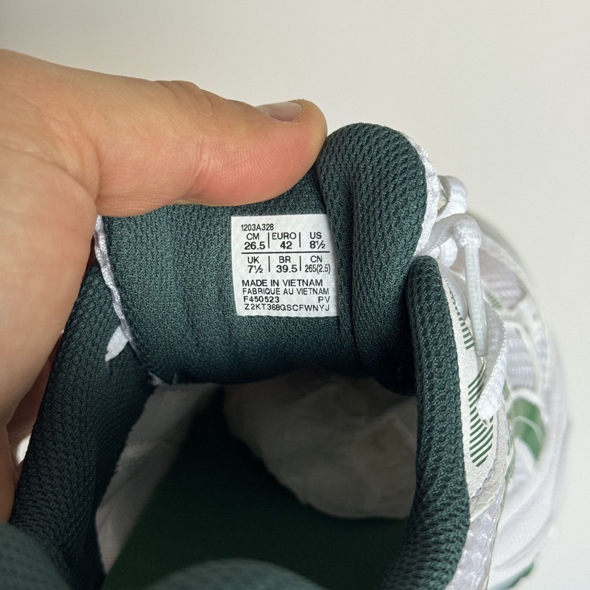 Asics ASICS x Aritzia Gel-Kayano 14 White Leprechaun/Green Size US 8.5 / EU 41-42 - 7 Thumbnail