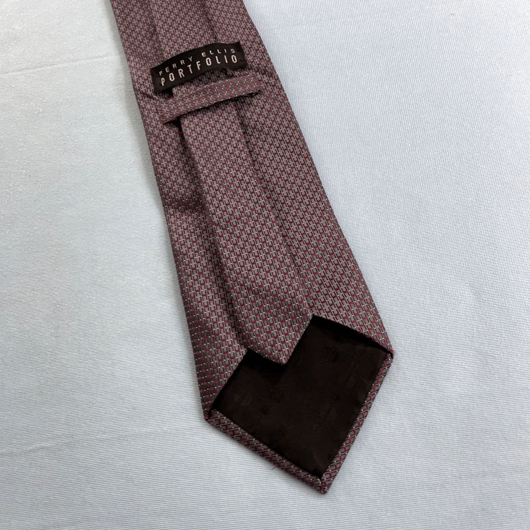 Sperry VINTAGE Necktie Perry Ellis Woven Silk Tie Art Deco Chain Gray Red Exec 4x61 Mens Tie Silk Woven Vintage 90s USA Size ONE SIZE - 5 Thumbnail