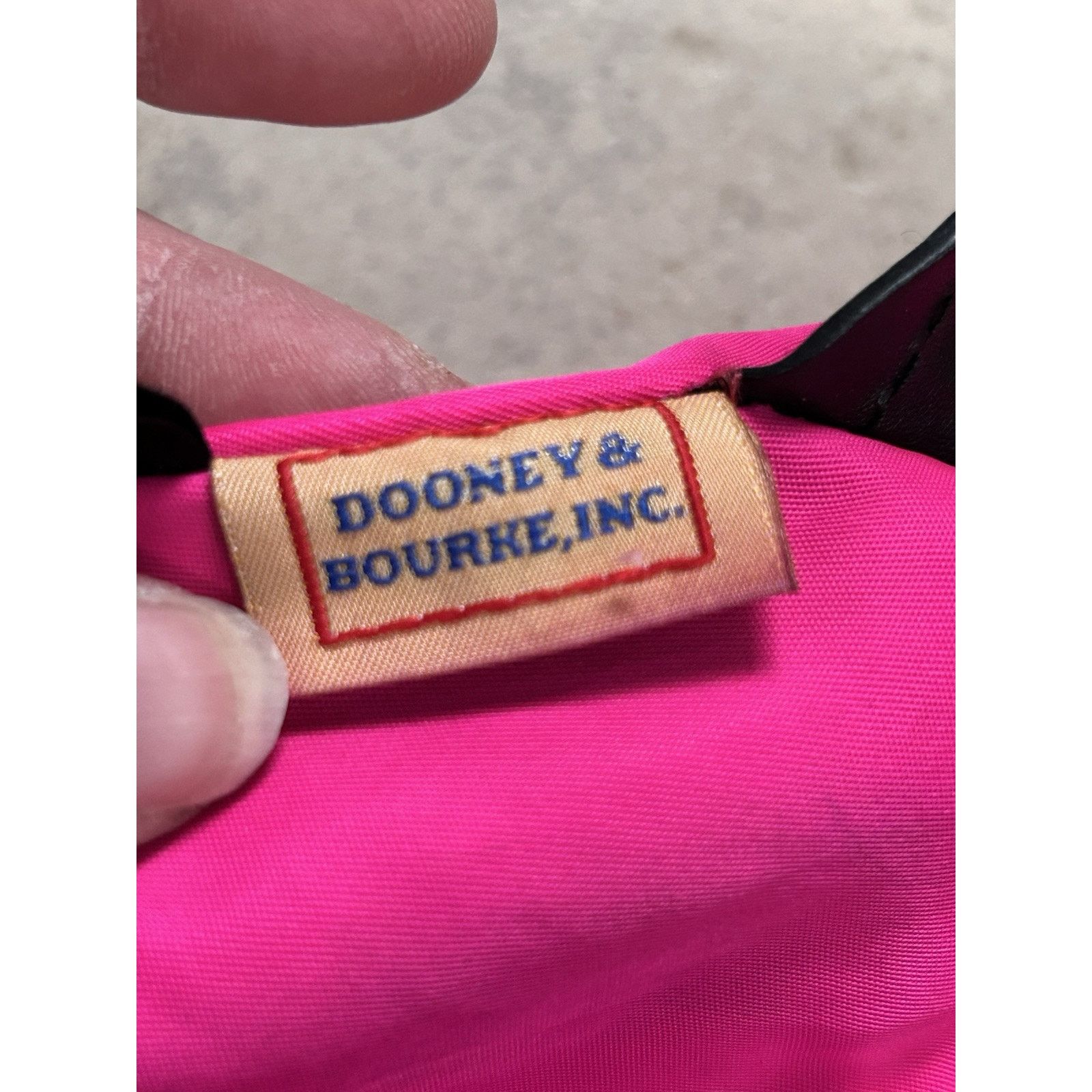 Dooney & Bourke Vntg DOONEY & BOURKE Blk Shoulder Bag Pink Lining Y2K Purse Size ONE SIZE - 6 Thumbnail