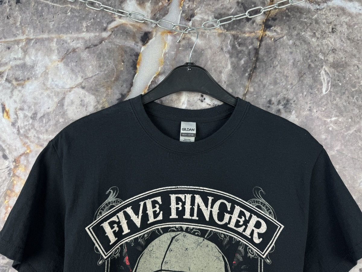 Band Tees Men’s Five Finger Death Punch 2017 Band T-Shirt Size Medium Size US M / EU 48-50 / 2 - 2 Thumbnail