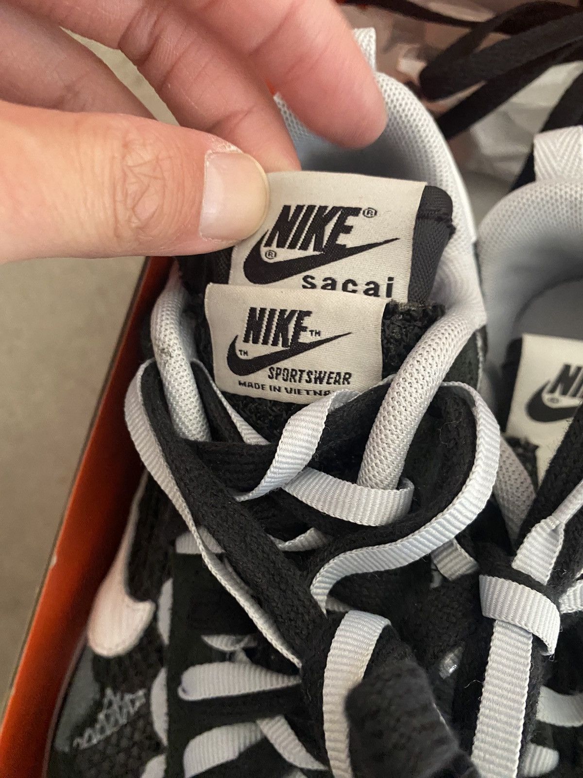 Nike × Sacai SIZE 4 Men Sacai Nike Vaporwaffle Black White Size US 5 / EU 37 - 6 Thumbnail