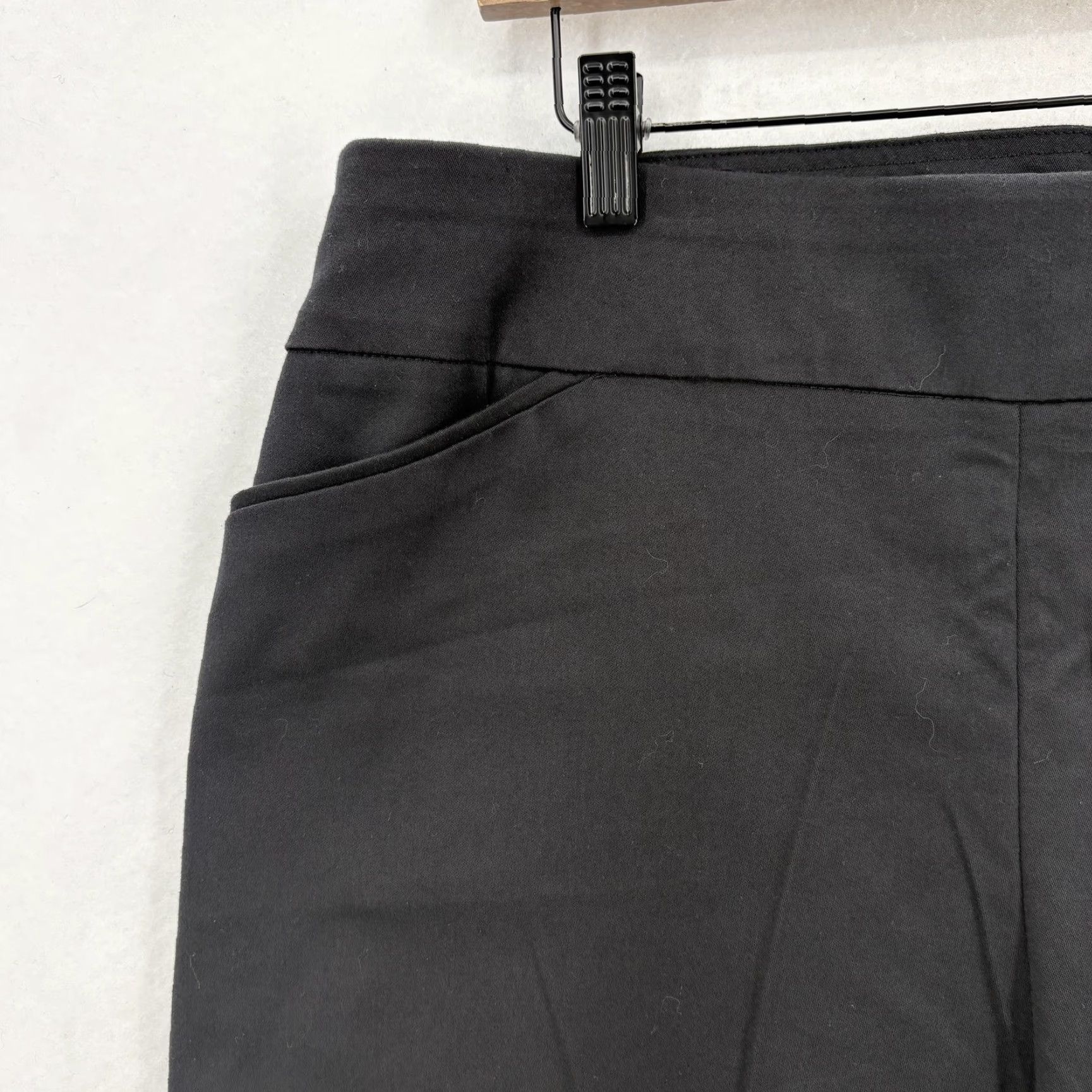 Croft & Barrow Croft & Barrow Capri Pants Womens 16 Black Effortless Stretch Mid Rise Casual Size 38" / US 16 / IT 52 - 3 Thumbnail