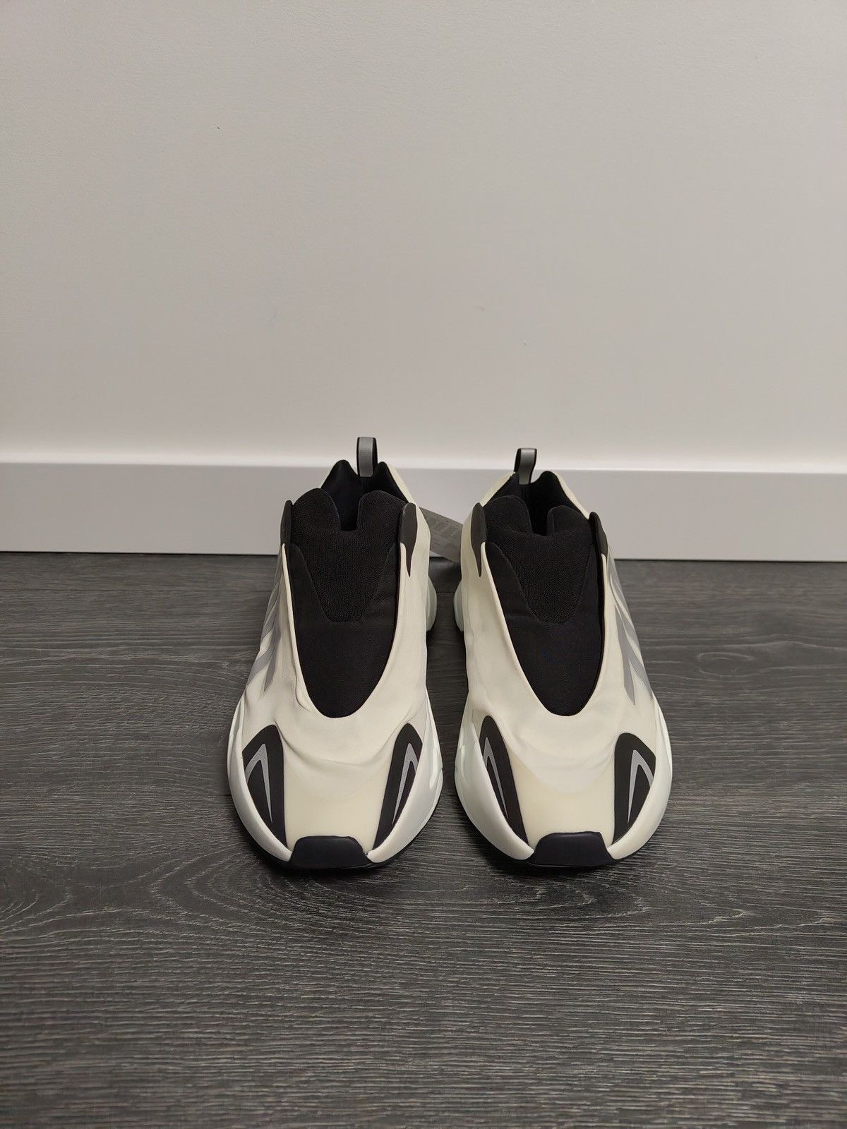 Yeezy Adidas Yeeze Boost 700 MNVN Laceless Analog Sneakers Size US 8 / EU 41 - 2 Thumbnail