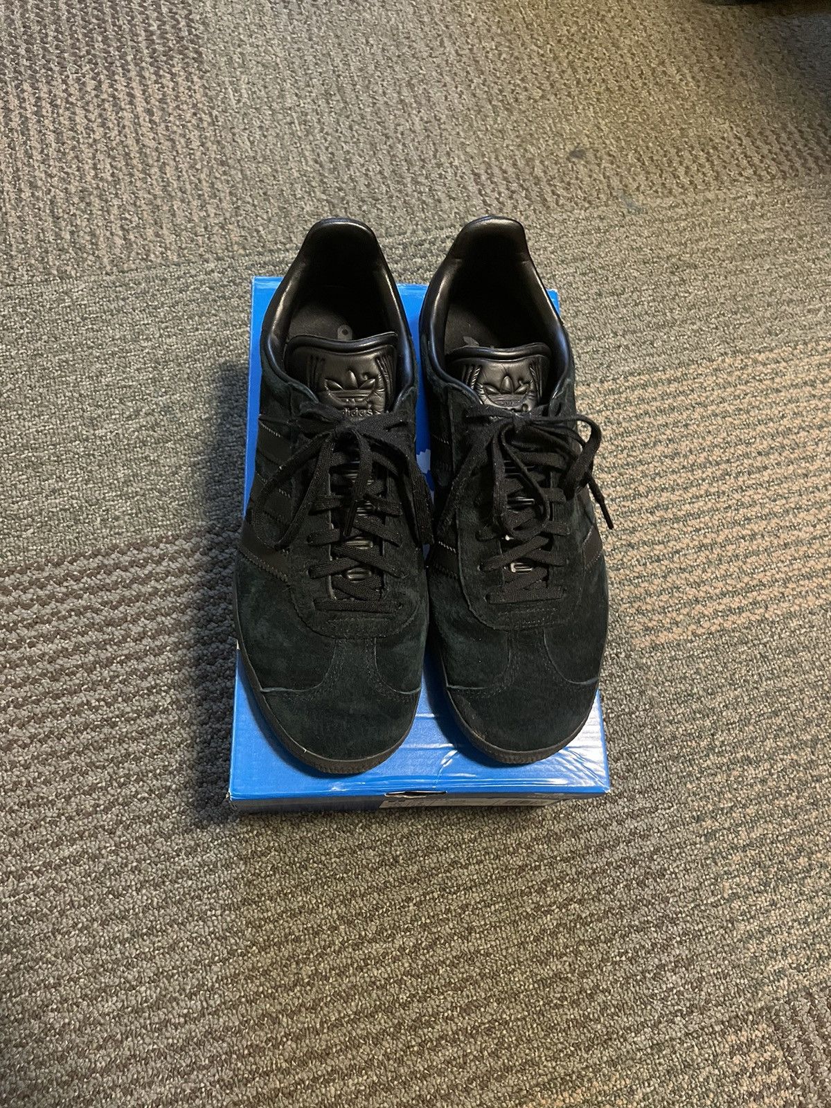 mens all black adidas gazelle