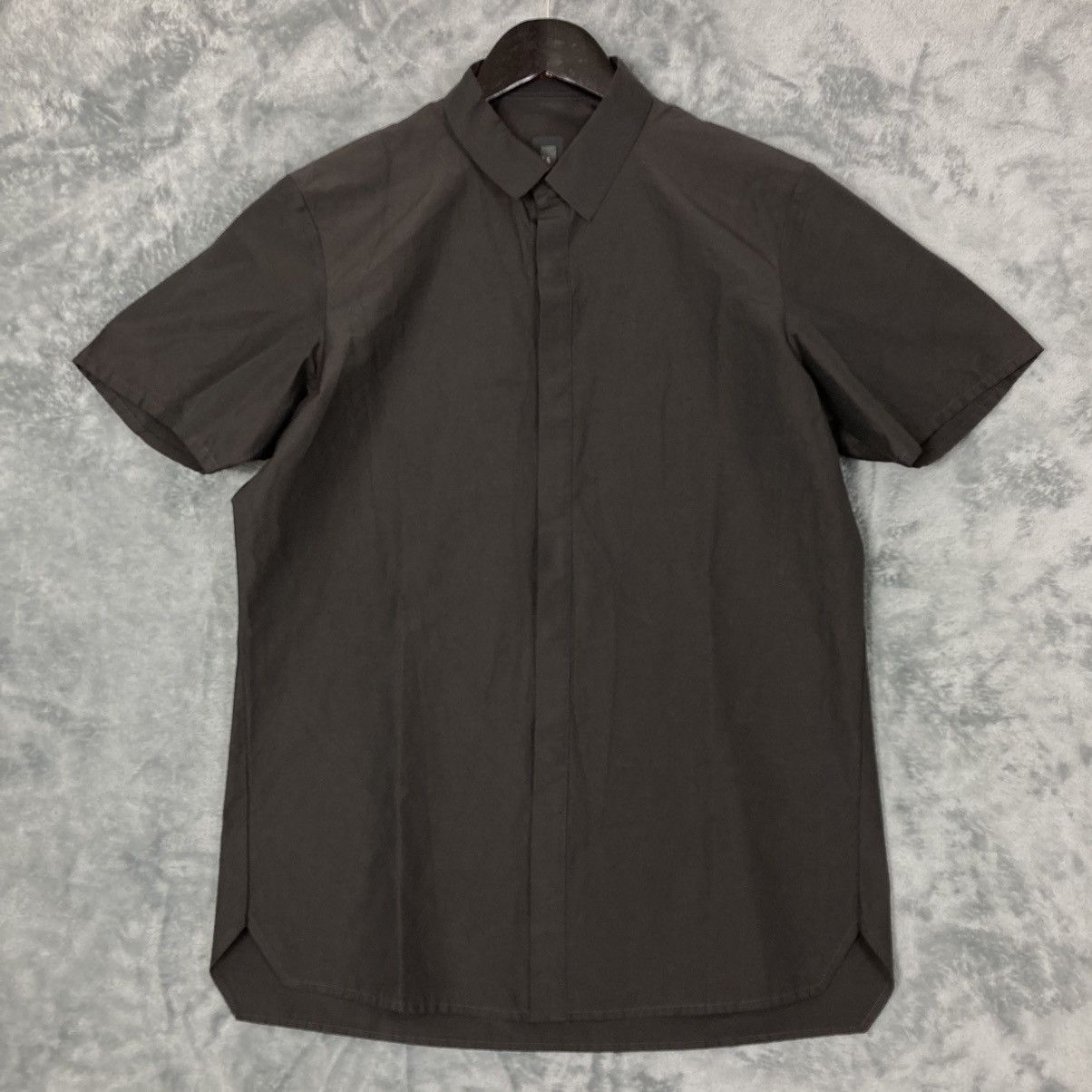 image of Arcteryx x Arcteryx Veilance Arc’Teryx Veilance Short Sleeve Snap Button Up Shirt in Black (Size Sm