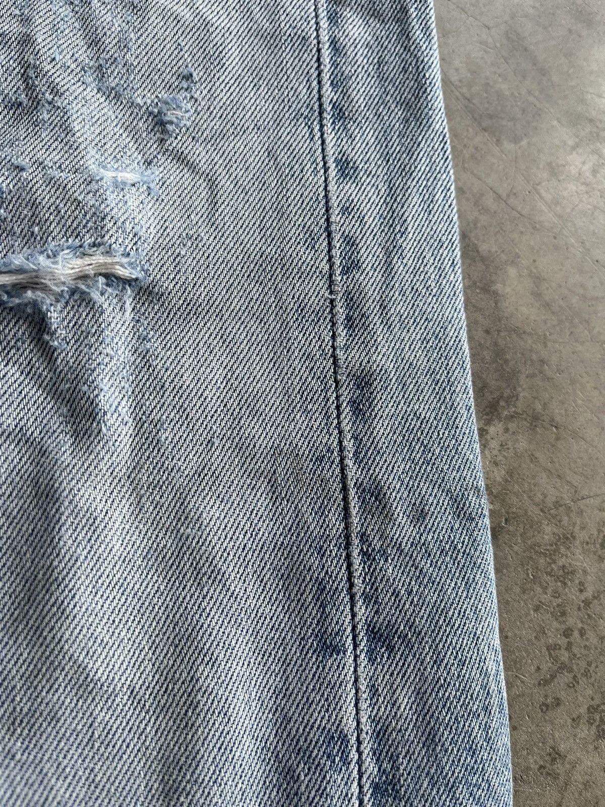 Levi's Vintage Levis 501 distressed faded blue button fly 553 Size US 30 / EU 46 - 6 Thumbnail