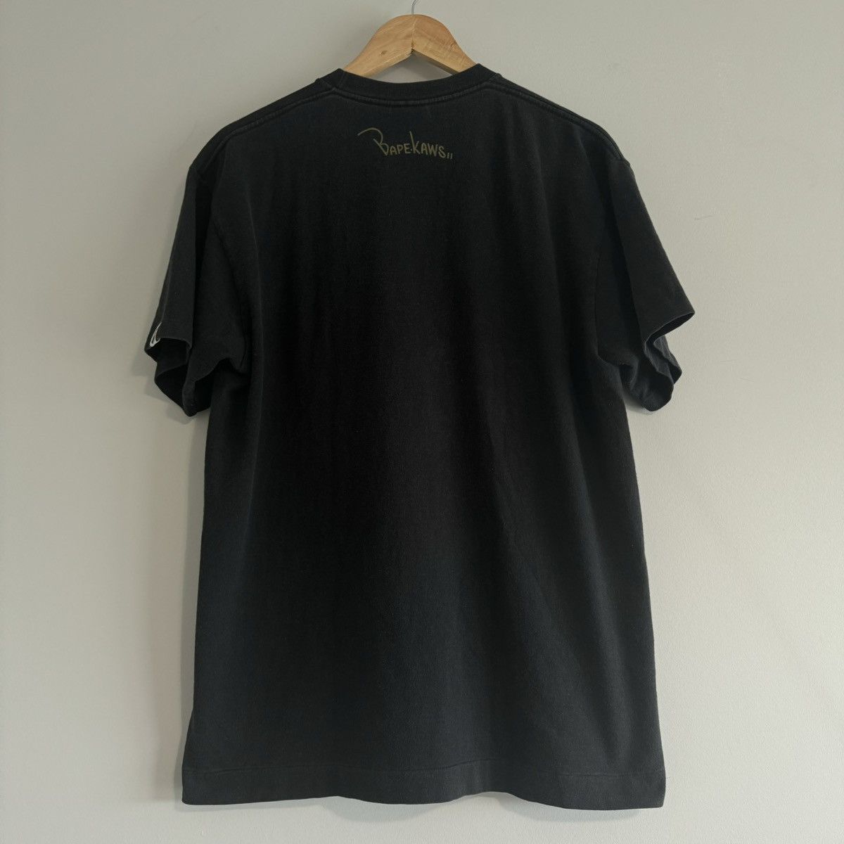 Bape × Kaws OG Bendy Color Camo College Logo Tee NYC Size US L / EU 52-54 / 3 - 4 Thumbnail