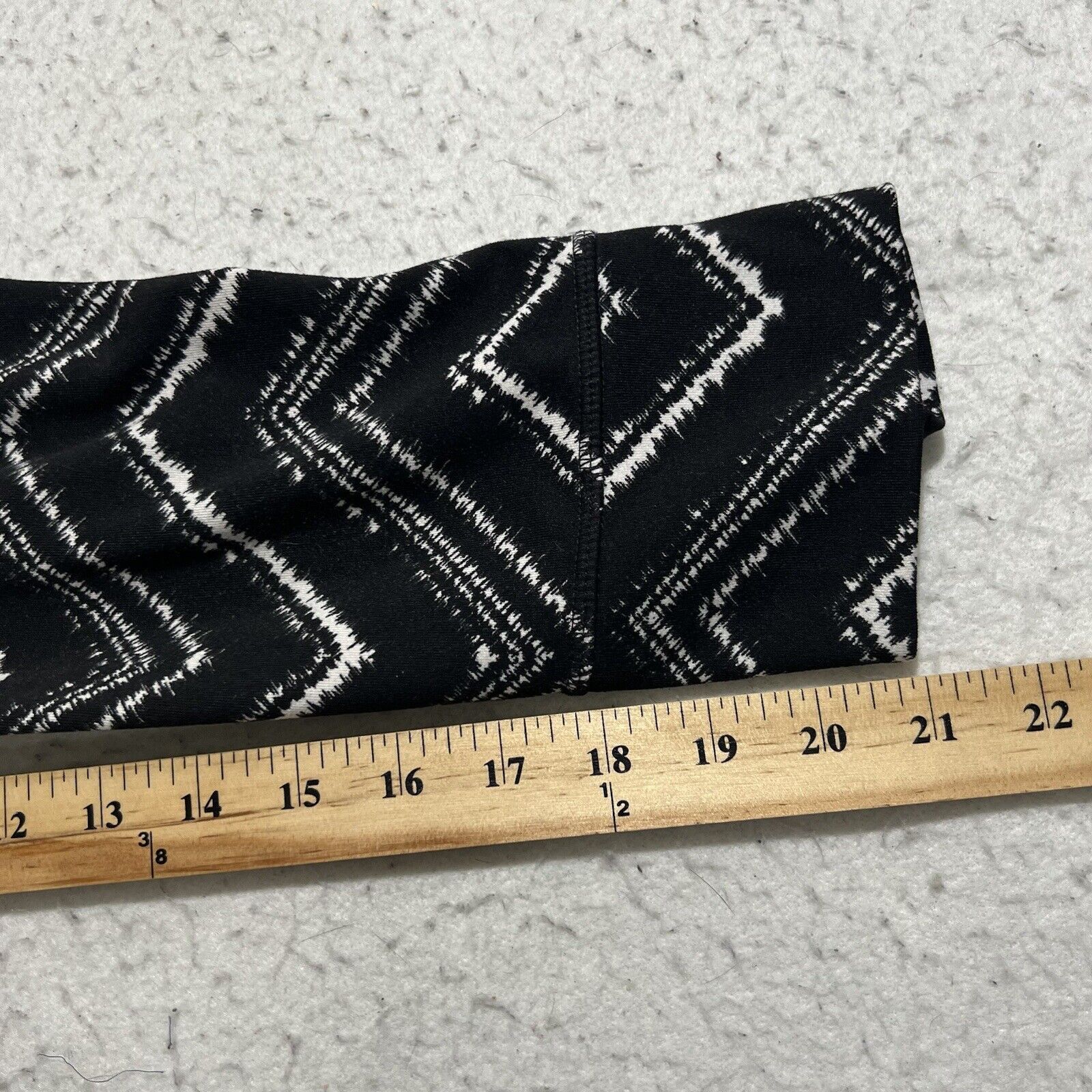Athleta Athleta XS Capri Athletic Leggings Black White Stripe Pants Size 26" / US 2 / IT 38 - 11 Thumbnail