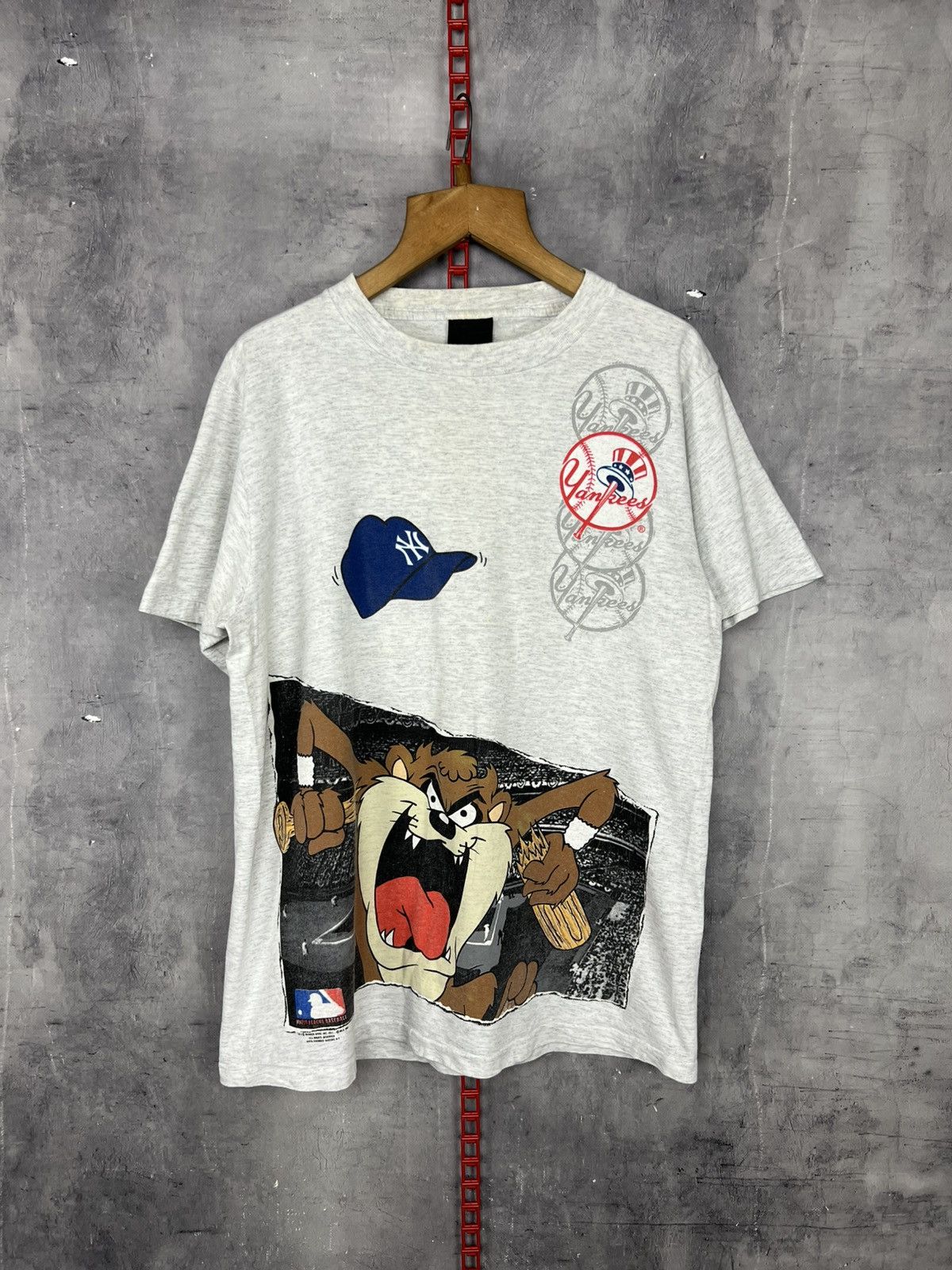 Changes × MLB × Vintage Vintage 1991 Los Angeles Dodgers Looney Toons Taz T-Shirt L Size US L / EU 52-54 / 3 - 1 Thumbnail
