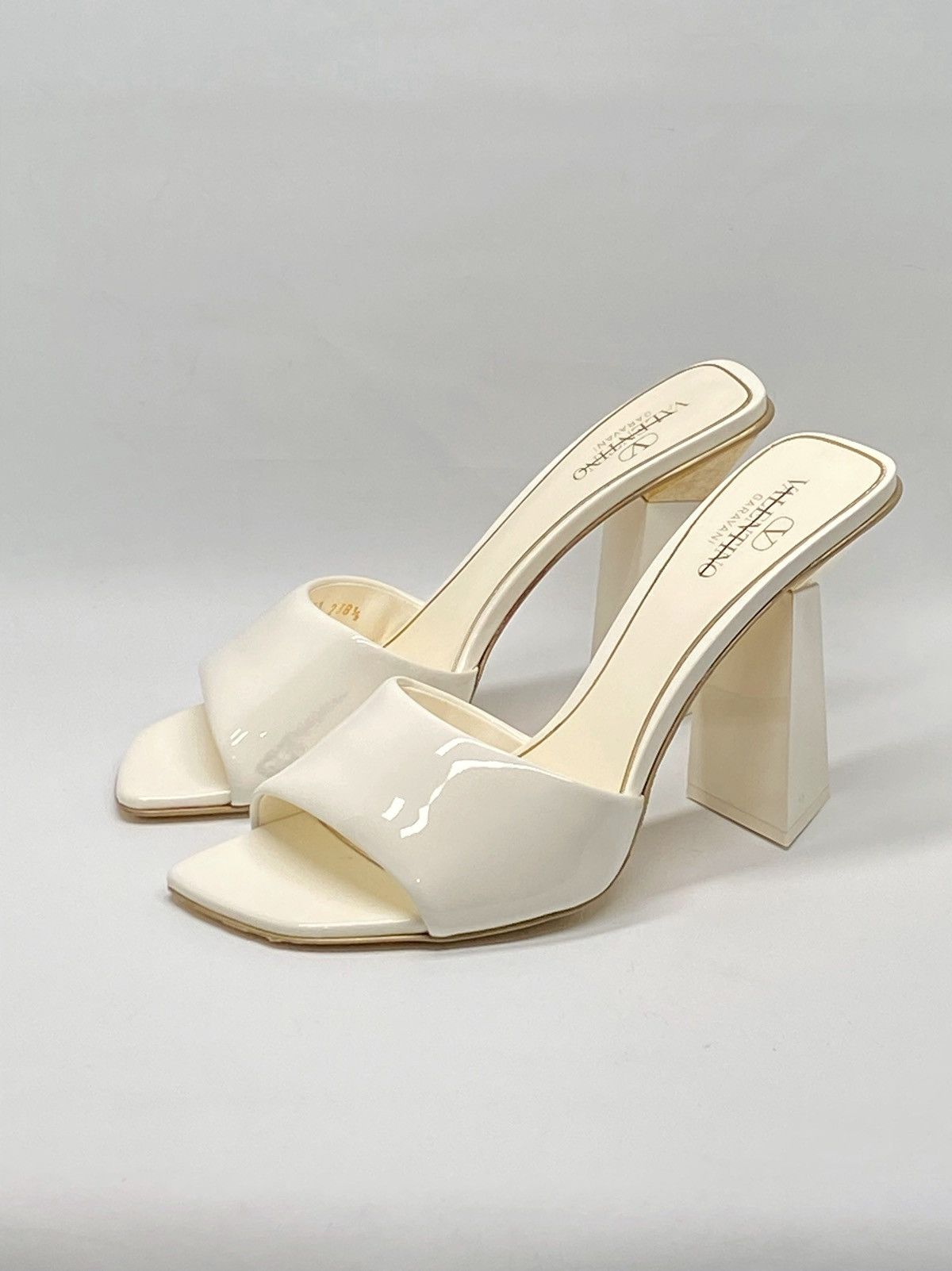 Valentino Valentino Garavani One Stud patent Leather Sandals size 38.5 Size US 8.5 / IT 38.5 - 6 Thumbnail