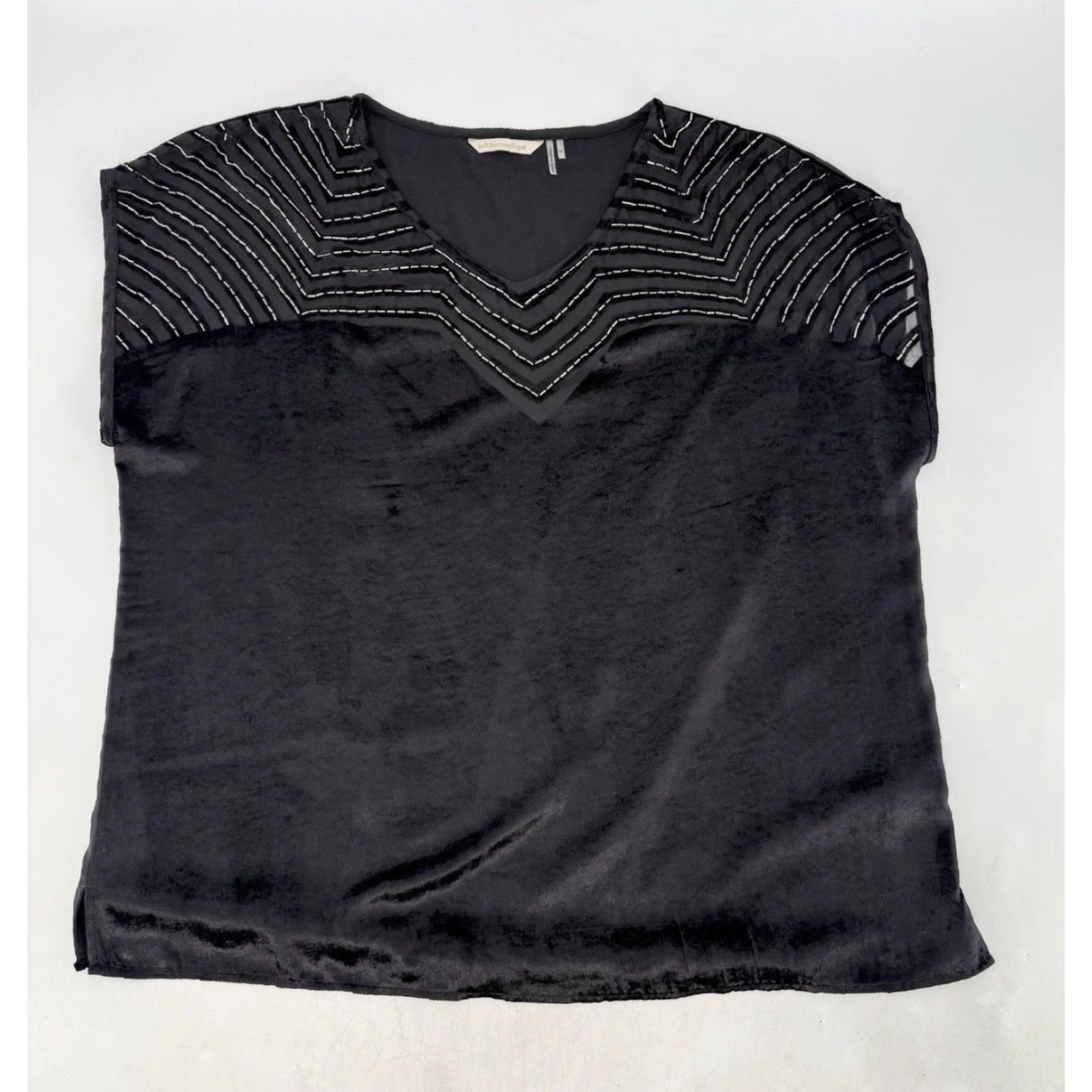 Soft Surroundings Soft Surroundings Blouse V-Neck Short Sleeve Beaded Cap Sleeve Black 1x Plus Womens Witchy Whimsigoth Art Nouveau Velvet Bohemian Modern Size XL / US 12-14 / IT 48-50 - 4 Thumbnail
