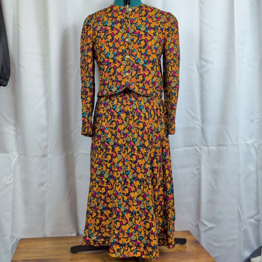 Vintage Vintage USA Made Rayon Skirt and Quilted Jacket Set 9/10 Size M / US 6-8 / IT 42-44 - 1 Thumbnail
